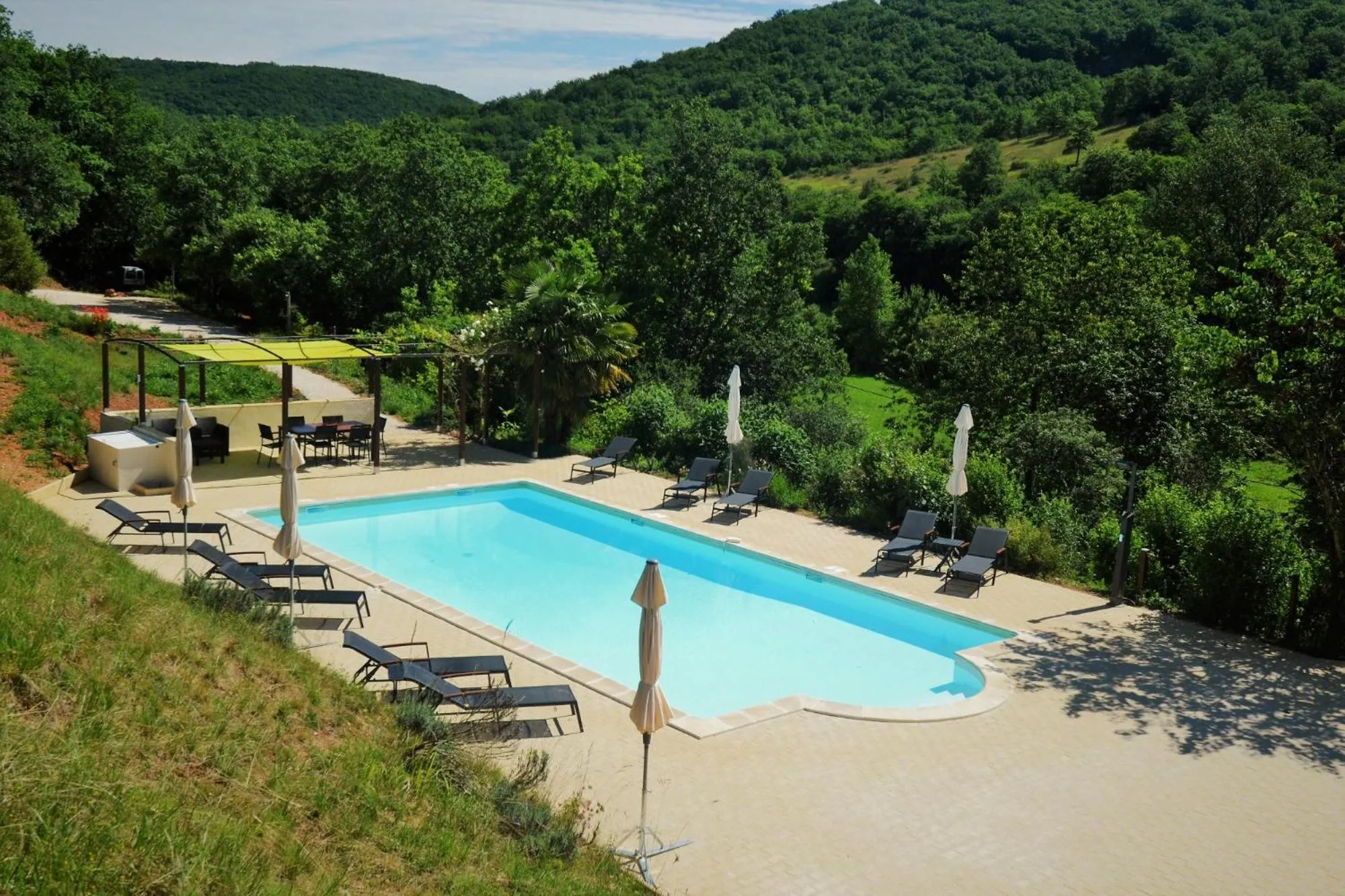 Swimming pool in Le Manoir