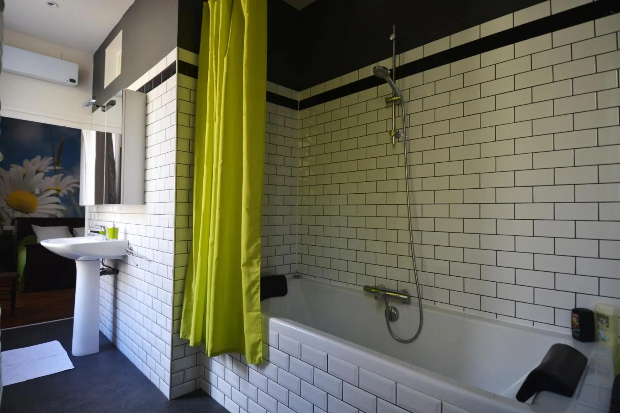 Shower in Le Manoir