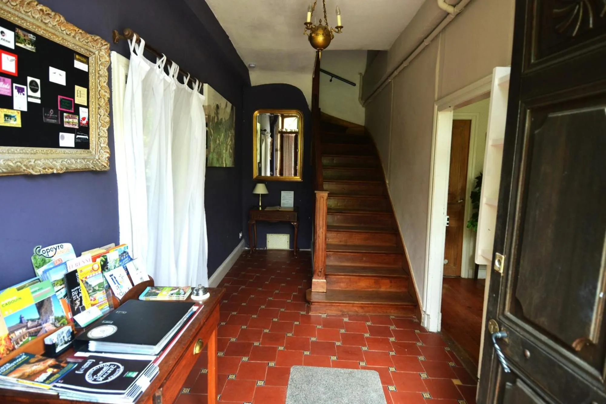 Facade/entrance in Le Manoir