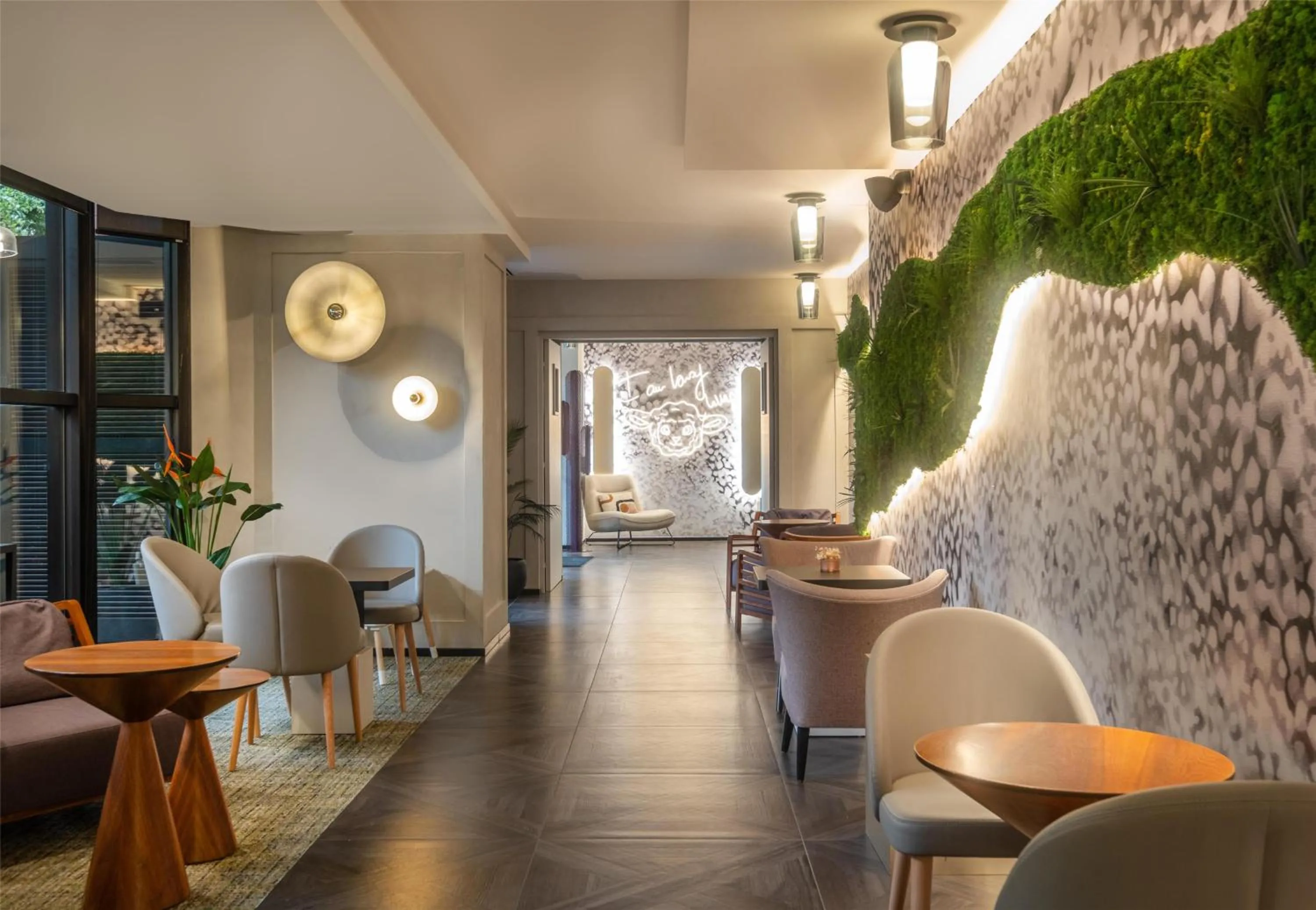 Lobby or reception in FirstName Toulouse