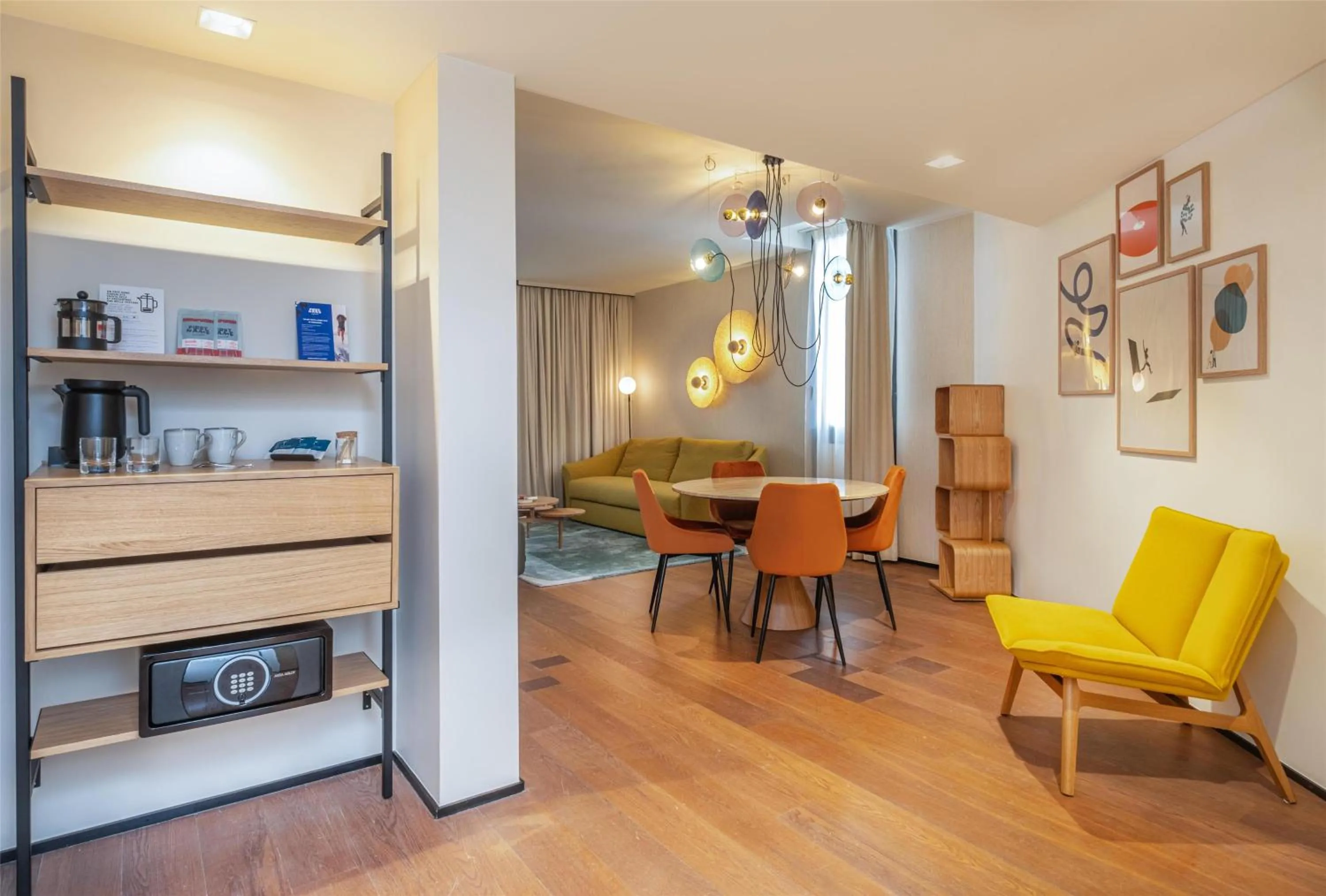 Photo of the whole room in FirstName Toulouse, part of JdV by Hyatt