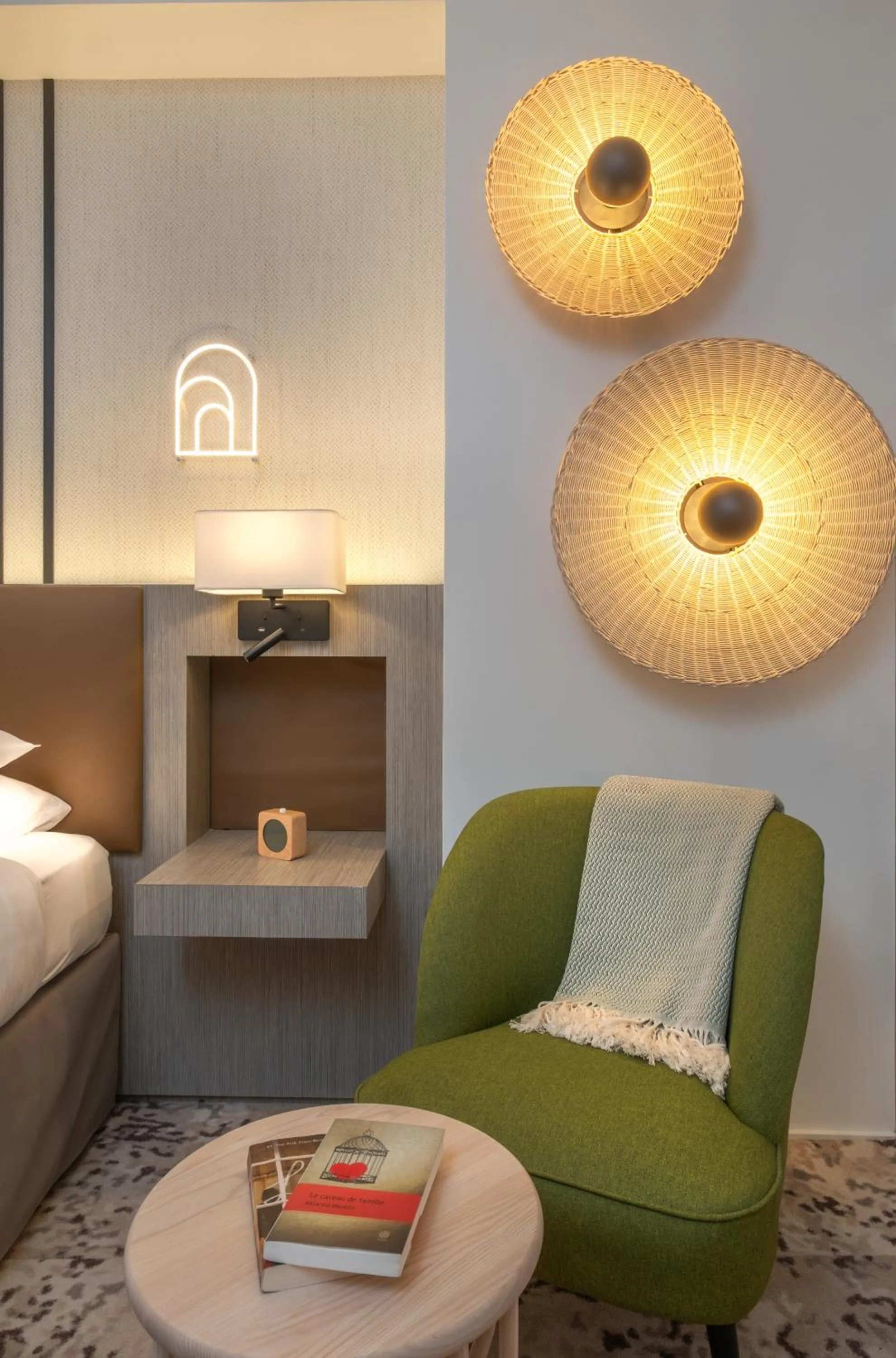 Seating area, Bed in FirstName Toulouse