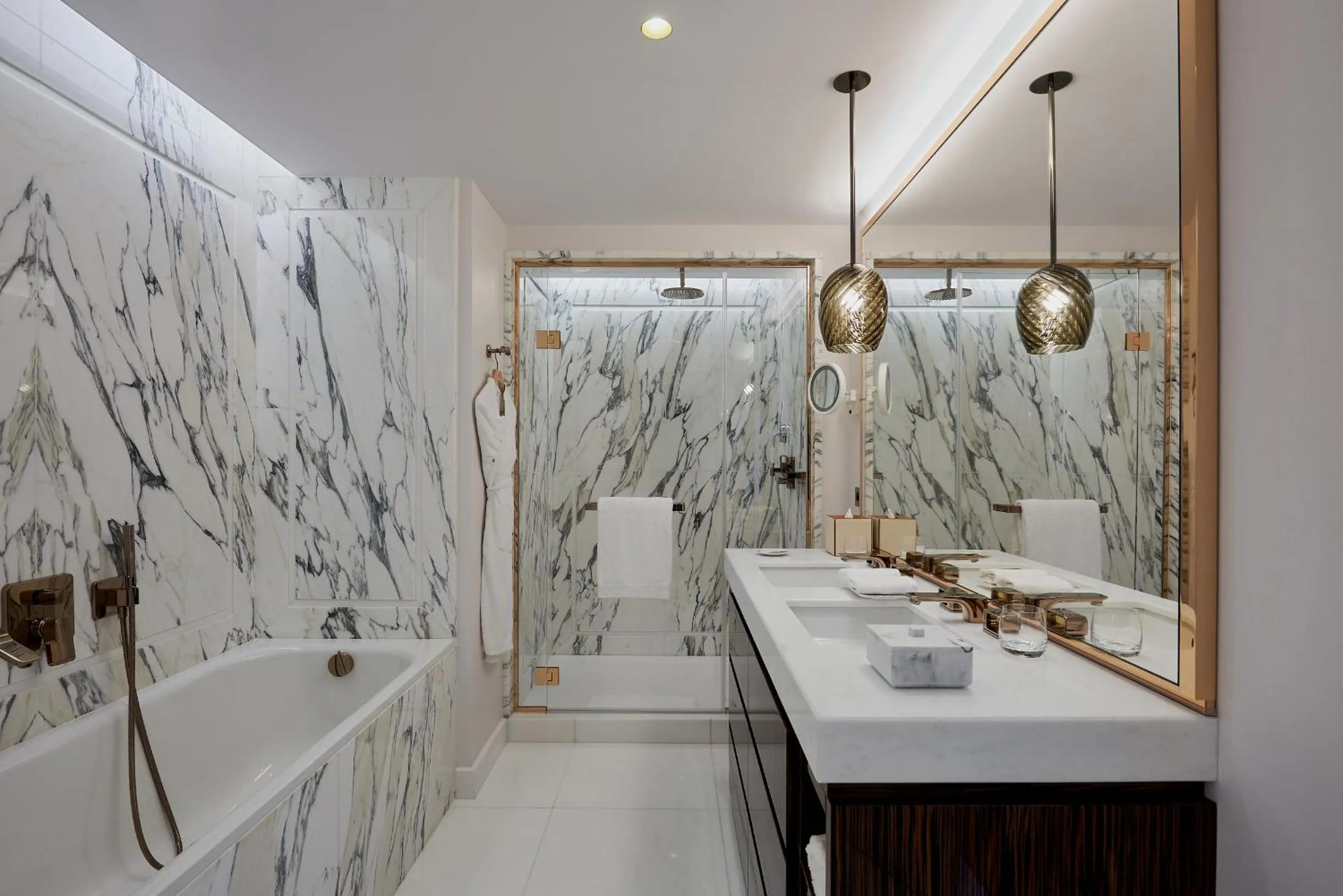 Bathroom in Carlton Cannes, a Regent Hotel