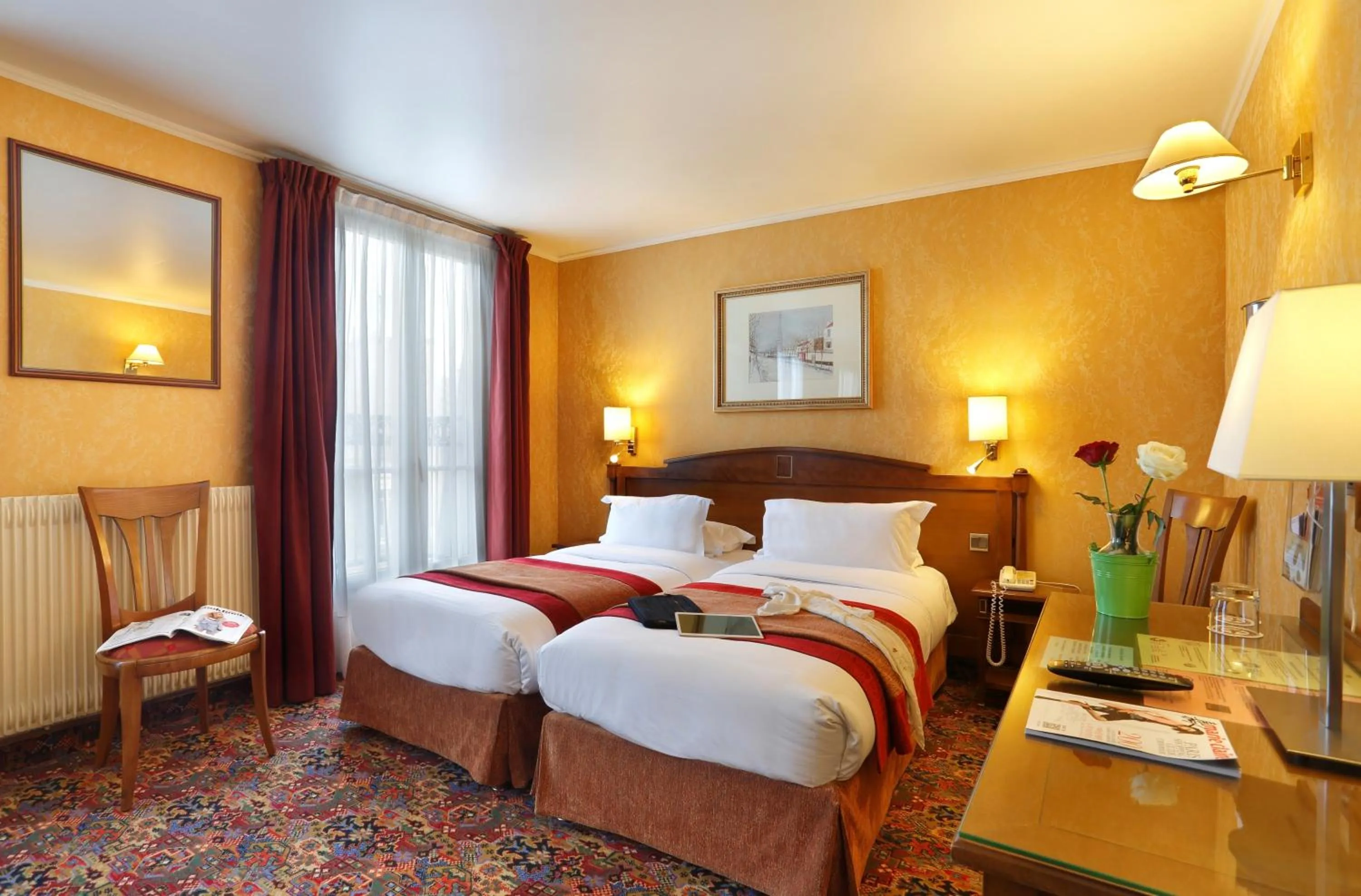 Bedroom, Bed in Hotel Paix Republique