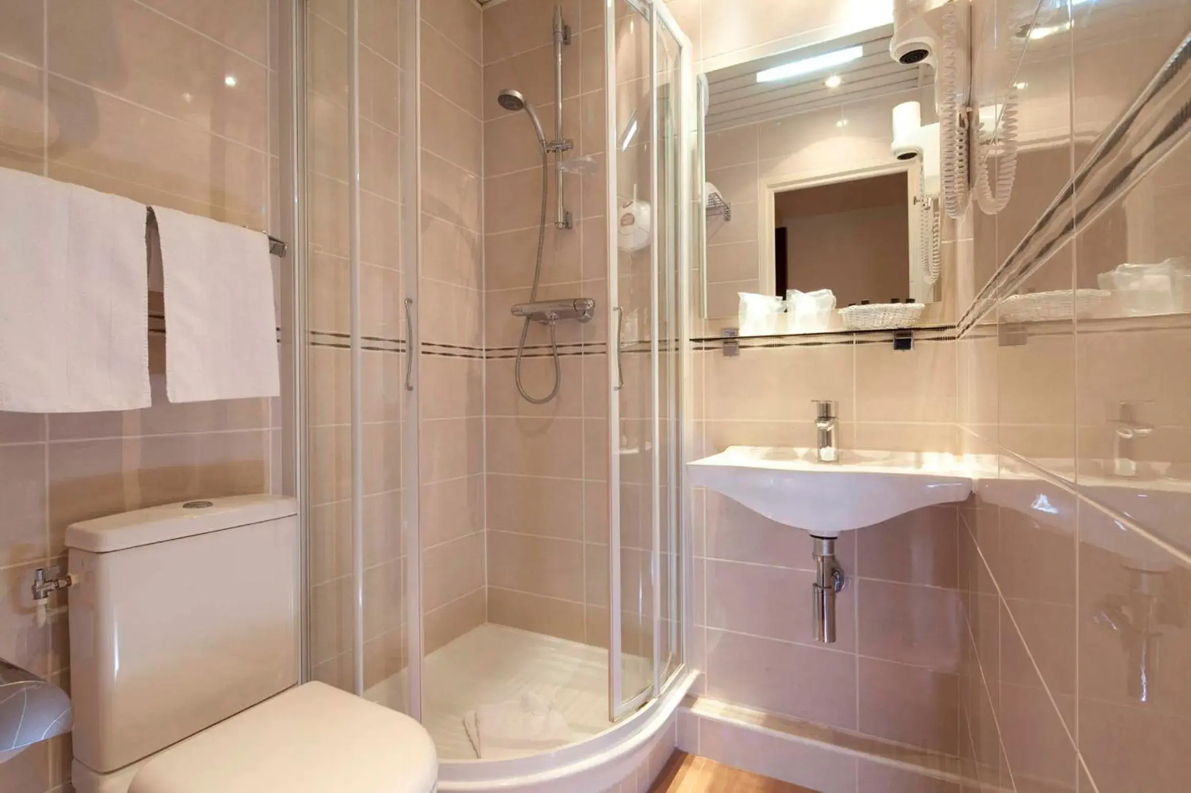 Classic Double Room in Hotel Paix Republique Classic Double Room in Hotel Paix Republique