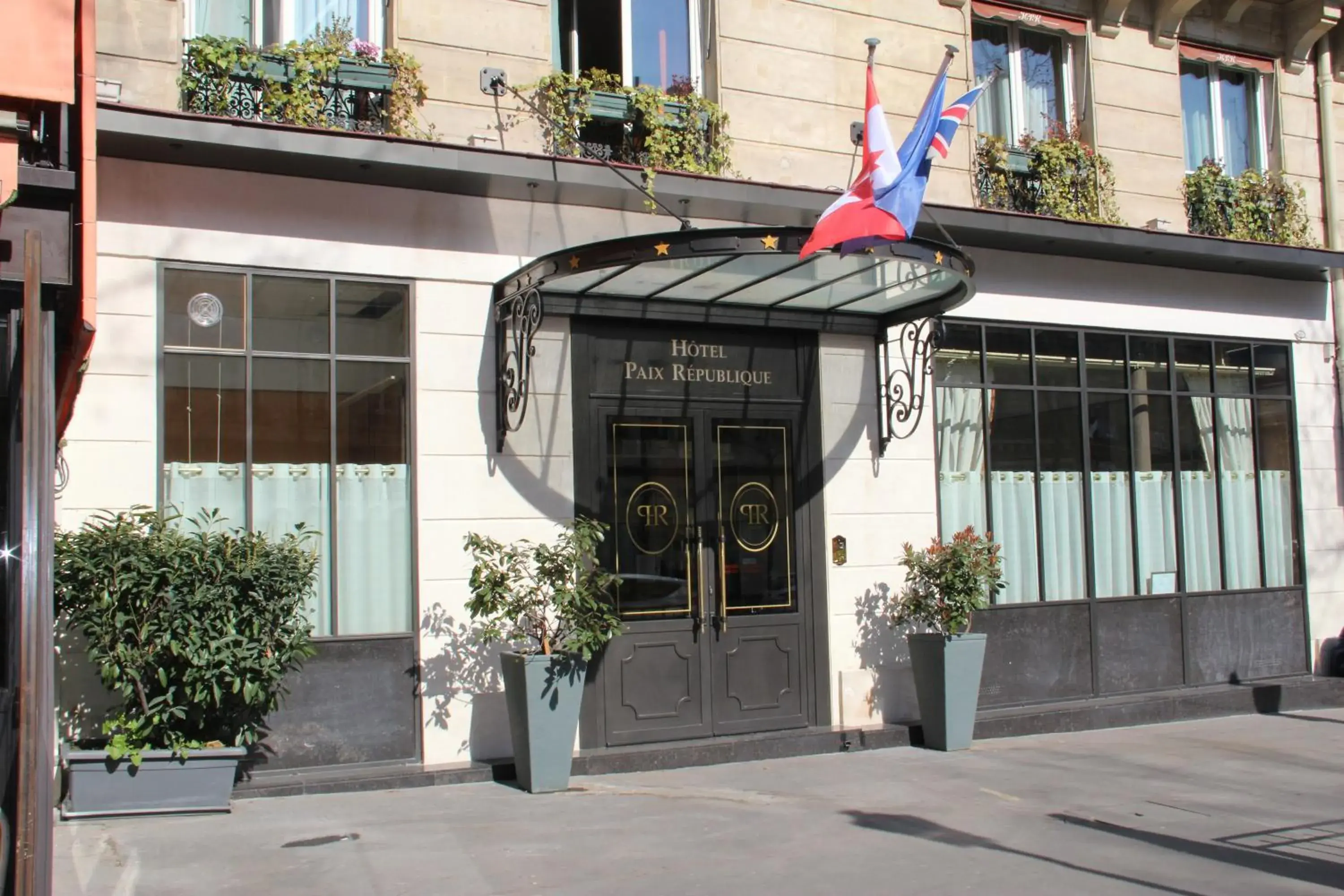 Property building in Hotel Paix Republique Property building in Hotel Paix Republique
