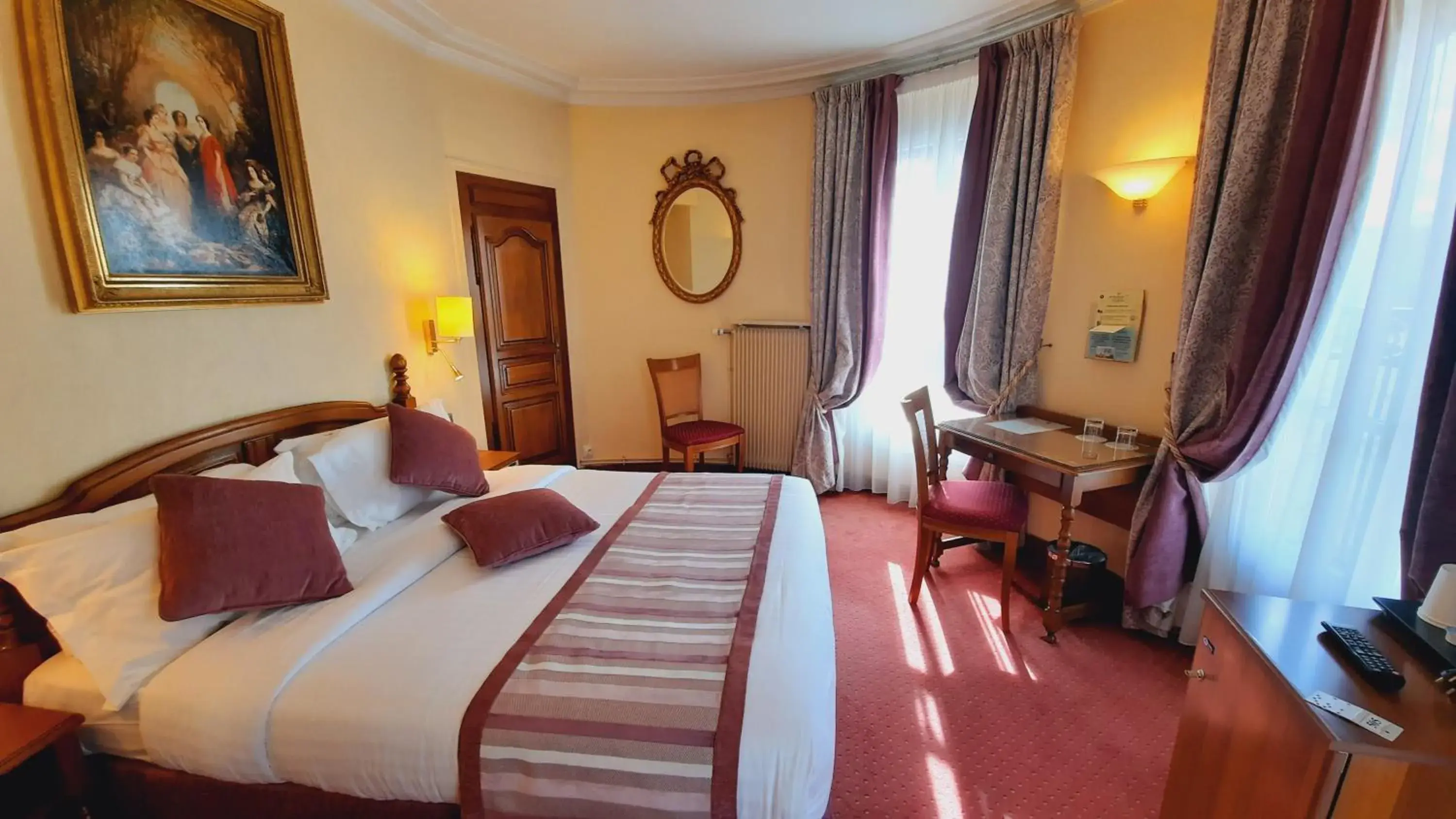 Bed in Hotel Paix Republique Bed in Hotel Paix Republique