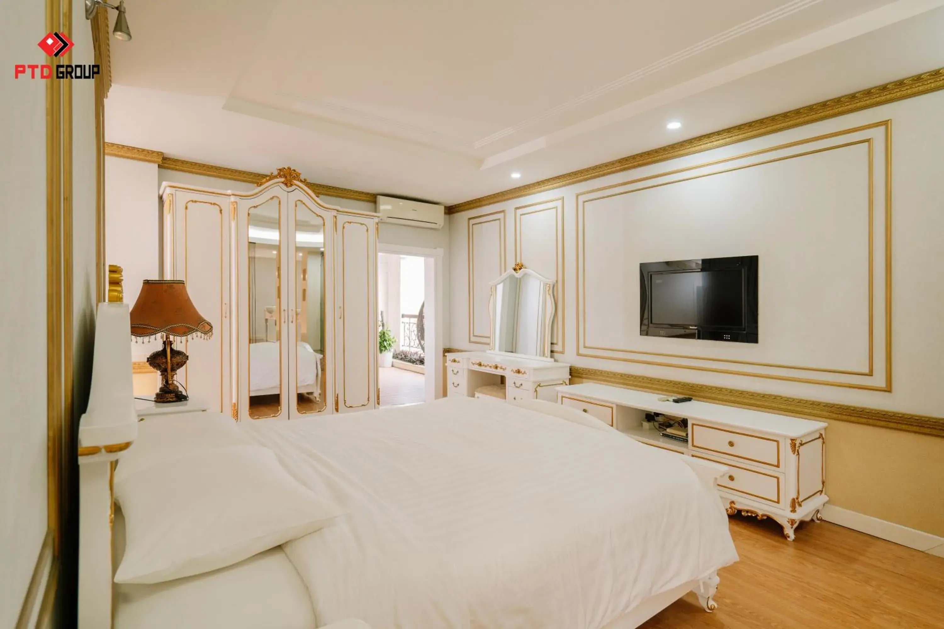 Bed in White Hotel Bed in White Hotel