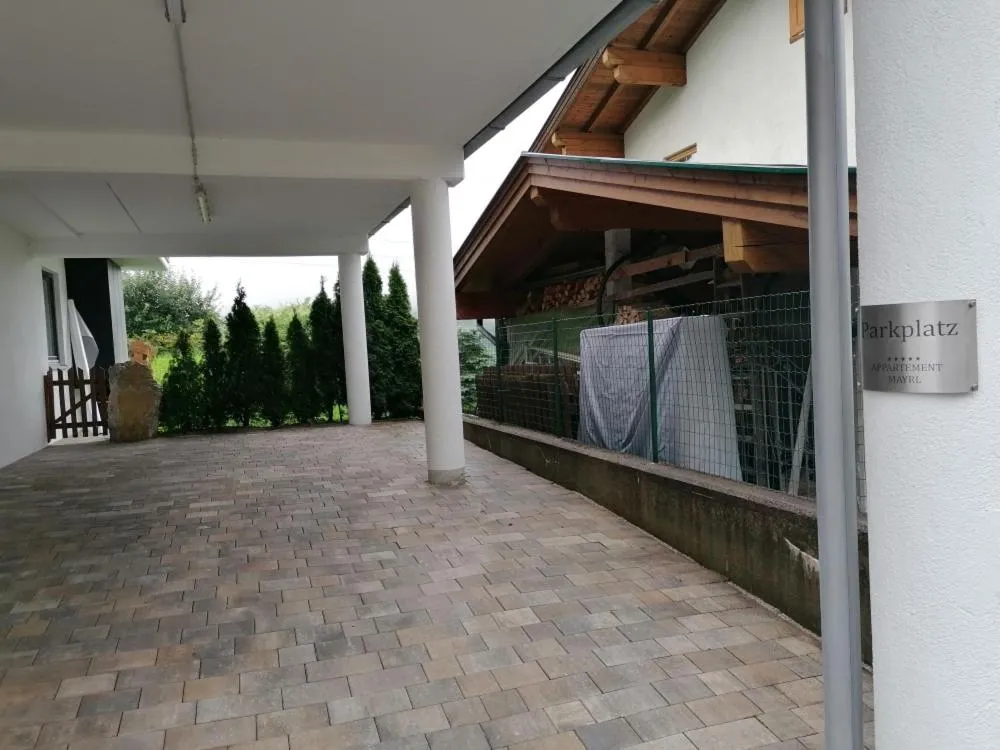 Property building in Appartement Mayrl