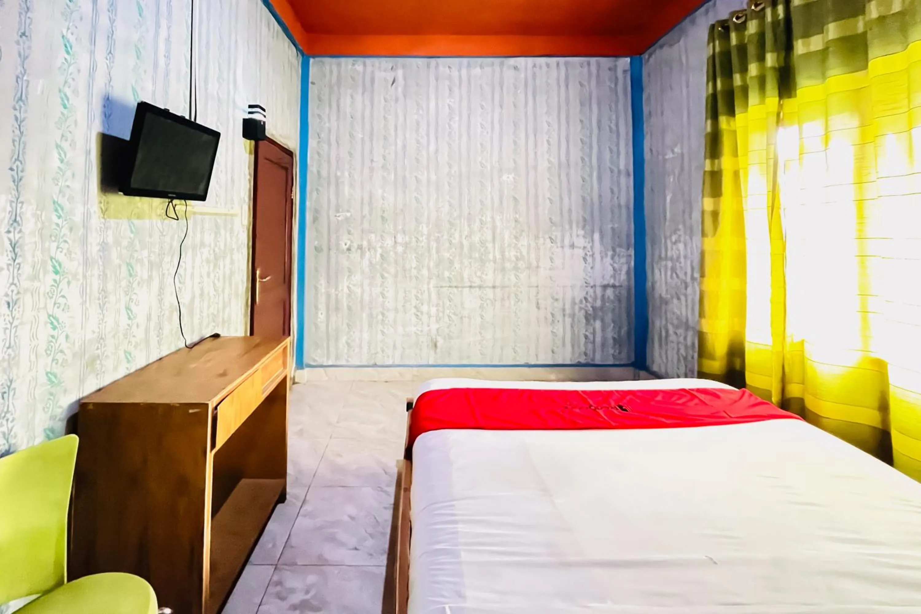 Bedroom, Bed in RedDoorz at Serdika Pavilion Berastagi