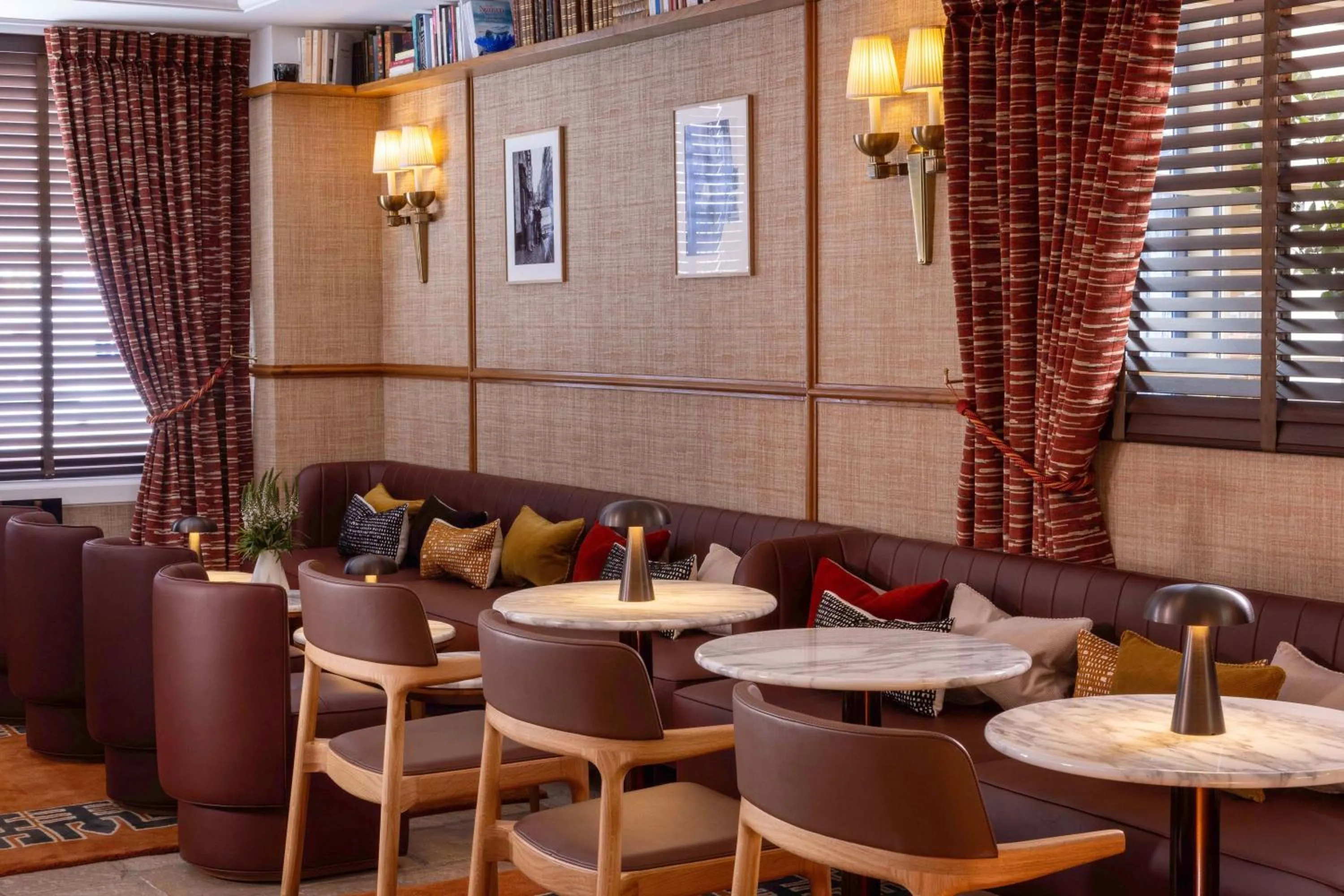 Lounge or bar in Hôtel D'Aubusson