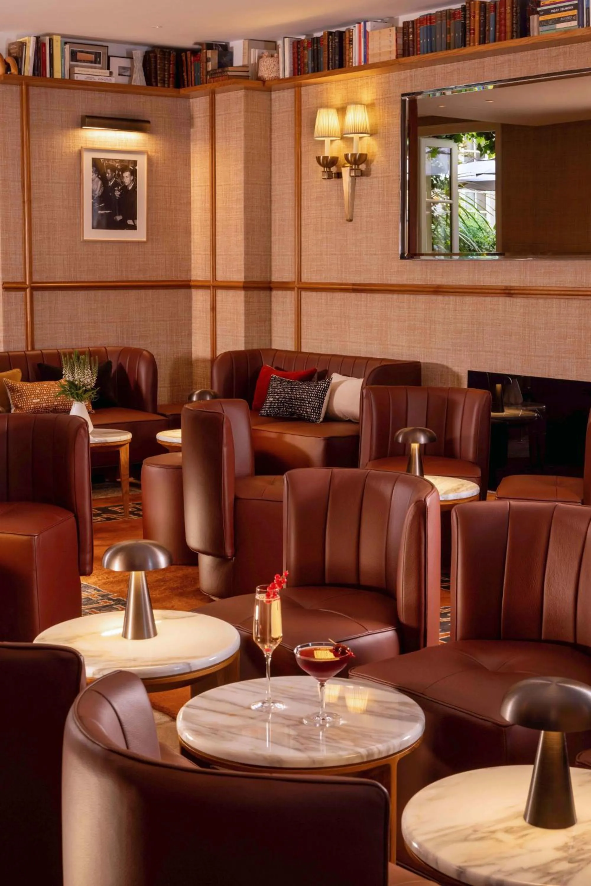Lounge or bar in Hôtel D'Aubusson