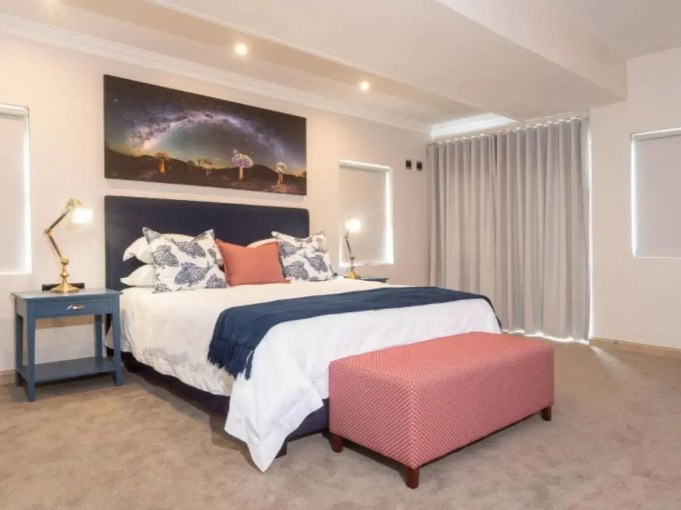 King Suite with Sea View in Hamilton House King Suite with Sea View in Hamilton House