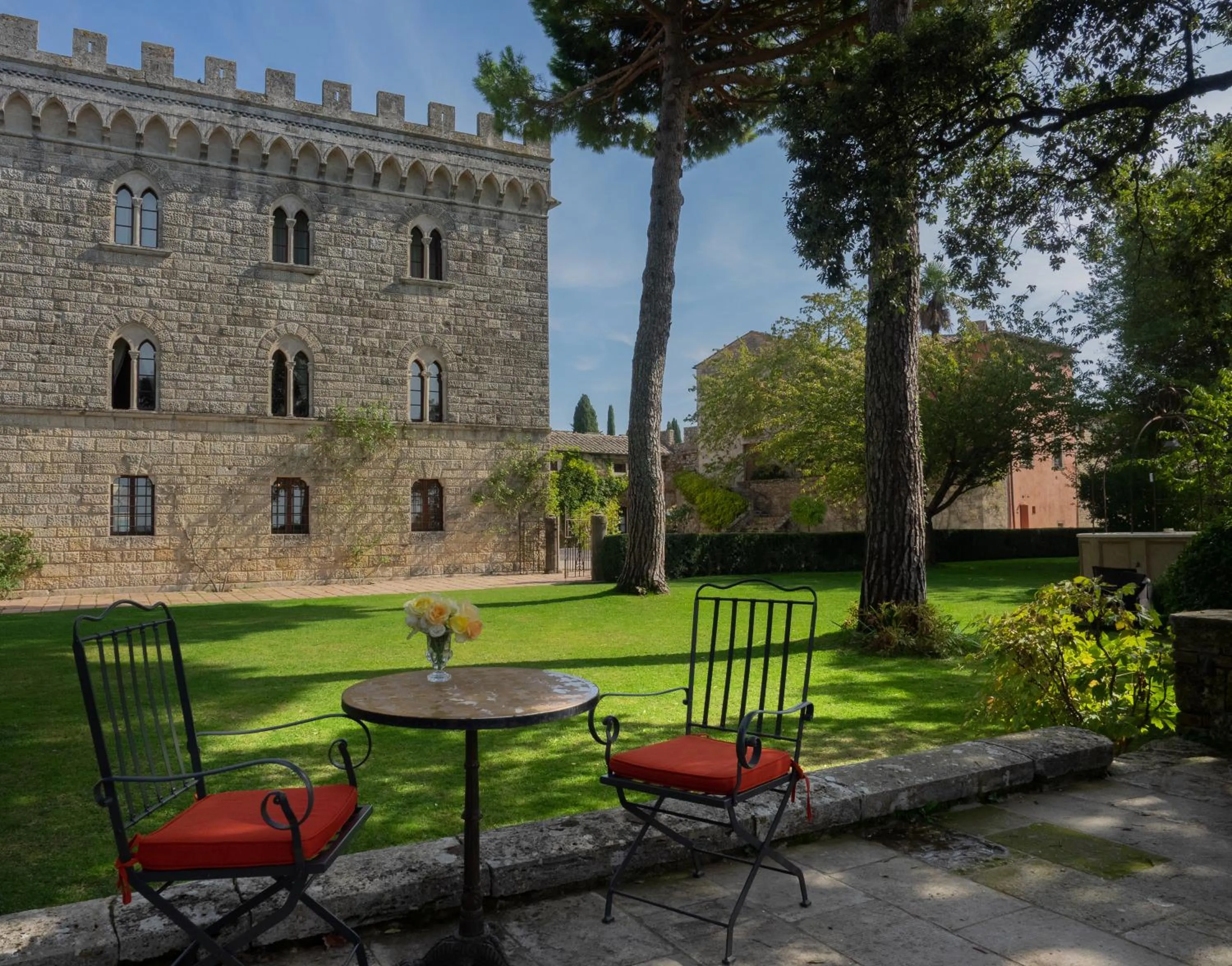 Property building in Borgo Pignano Tuscany