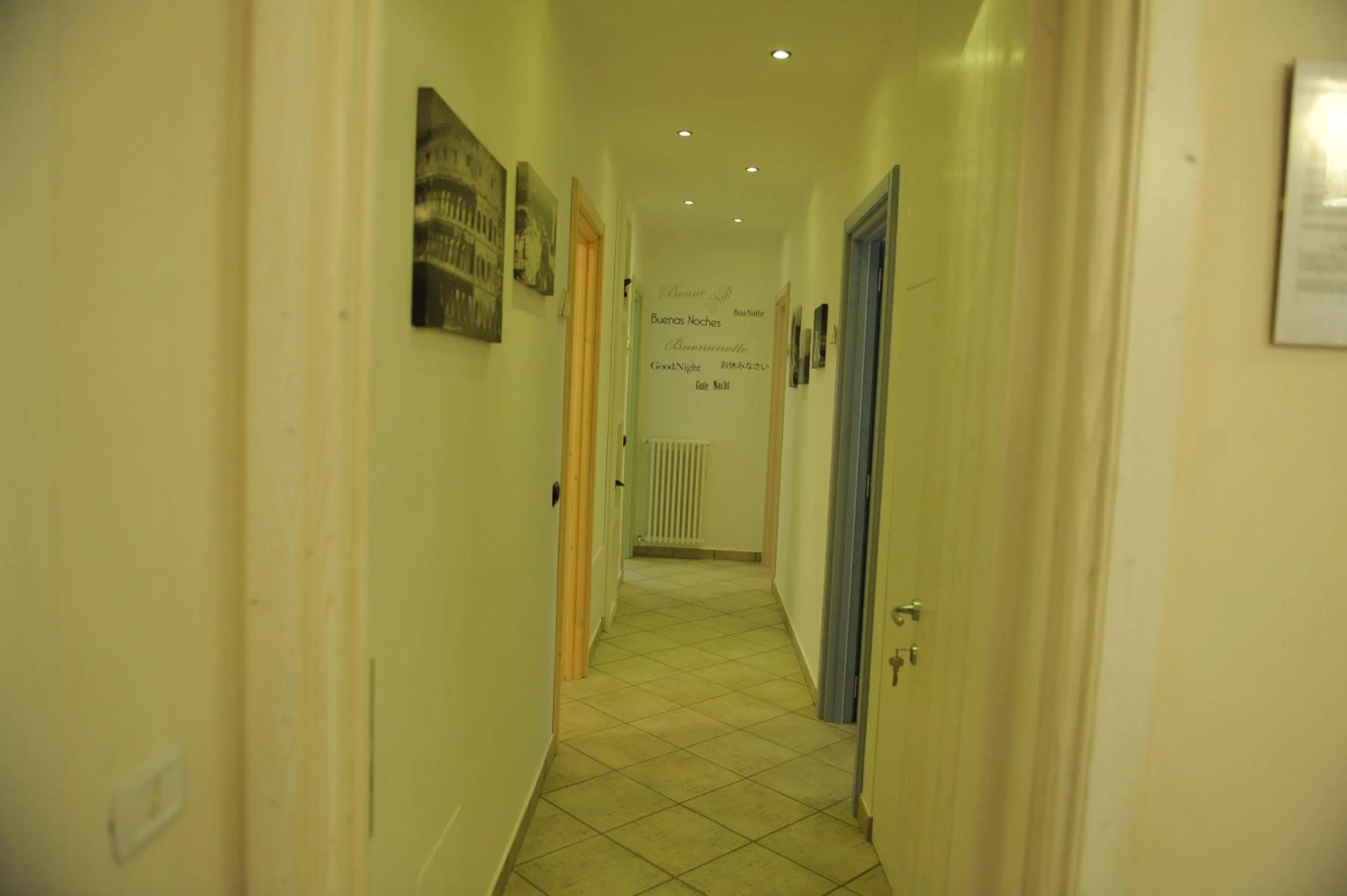 Decorative detail in A 2 Passi Dagli Dei