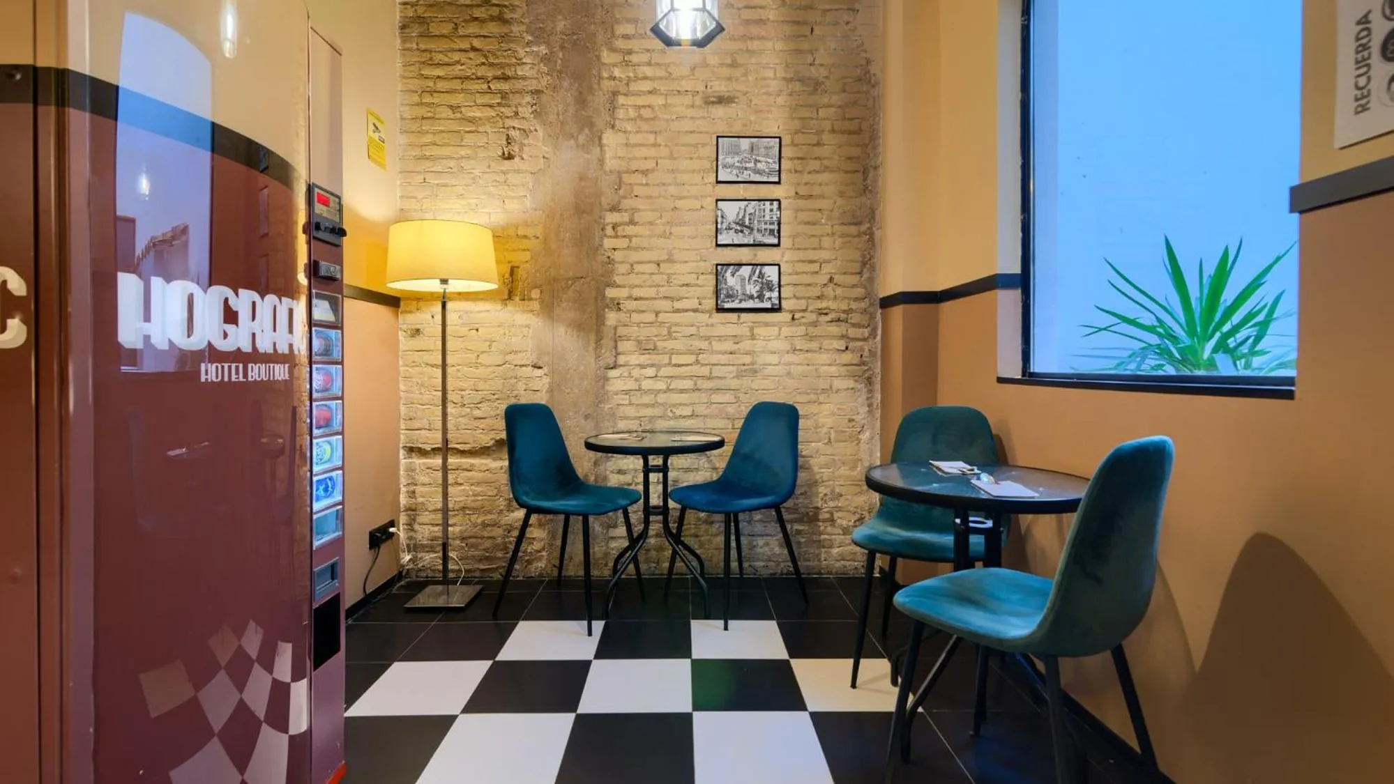 Restaurant/places to eat in Hografic Hotel