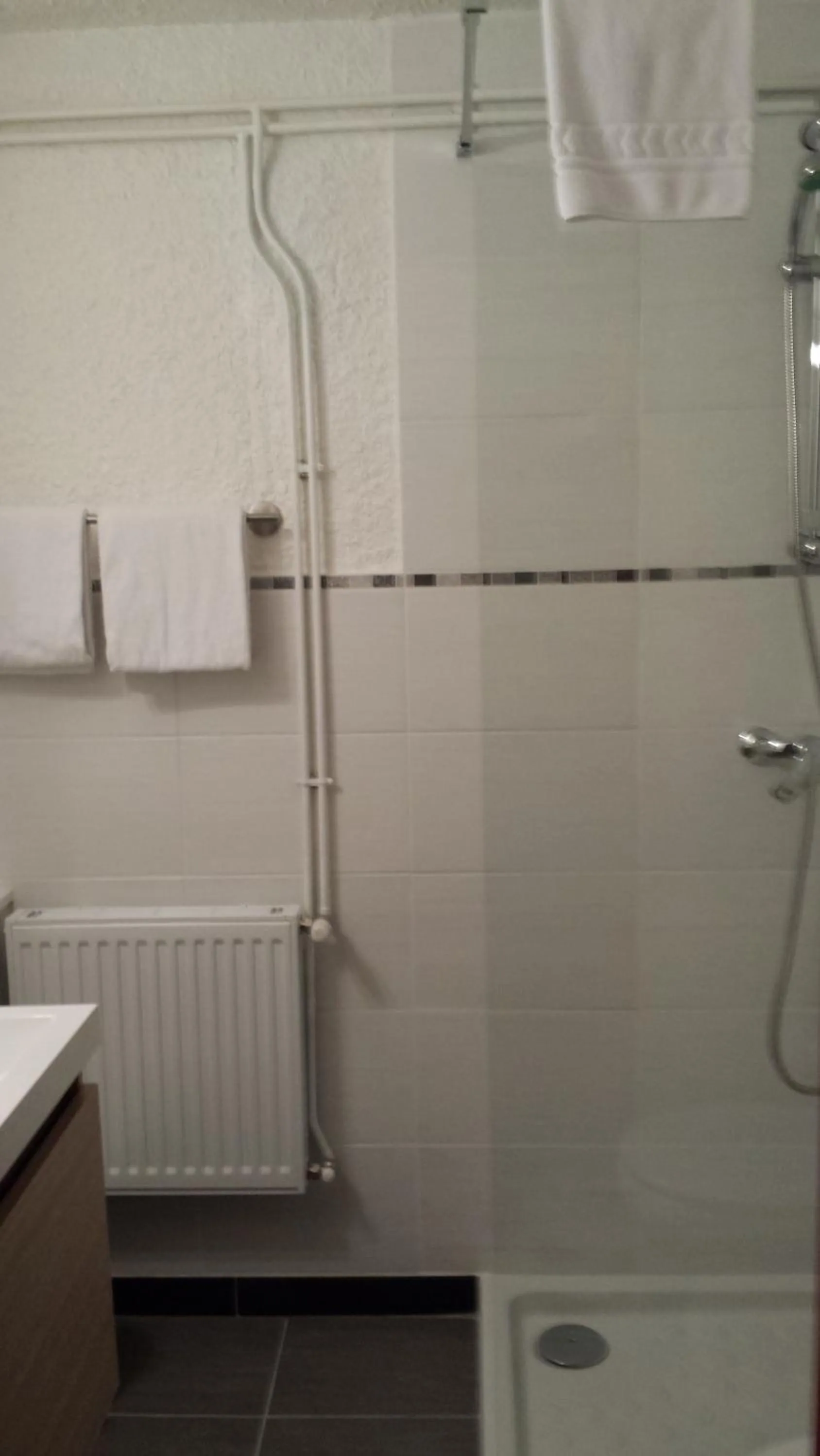 Bathroom in Cit'Hotel du Tigre