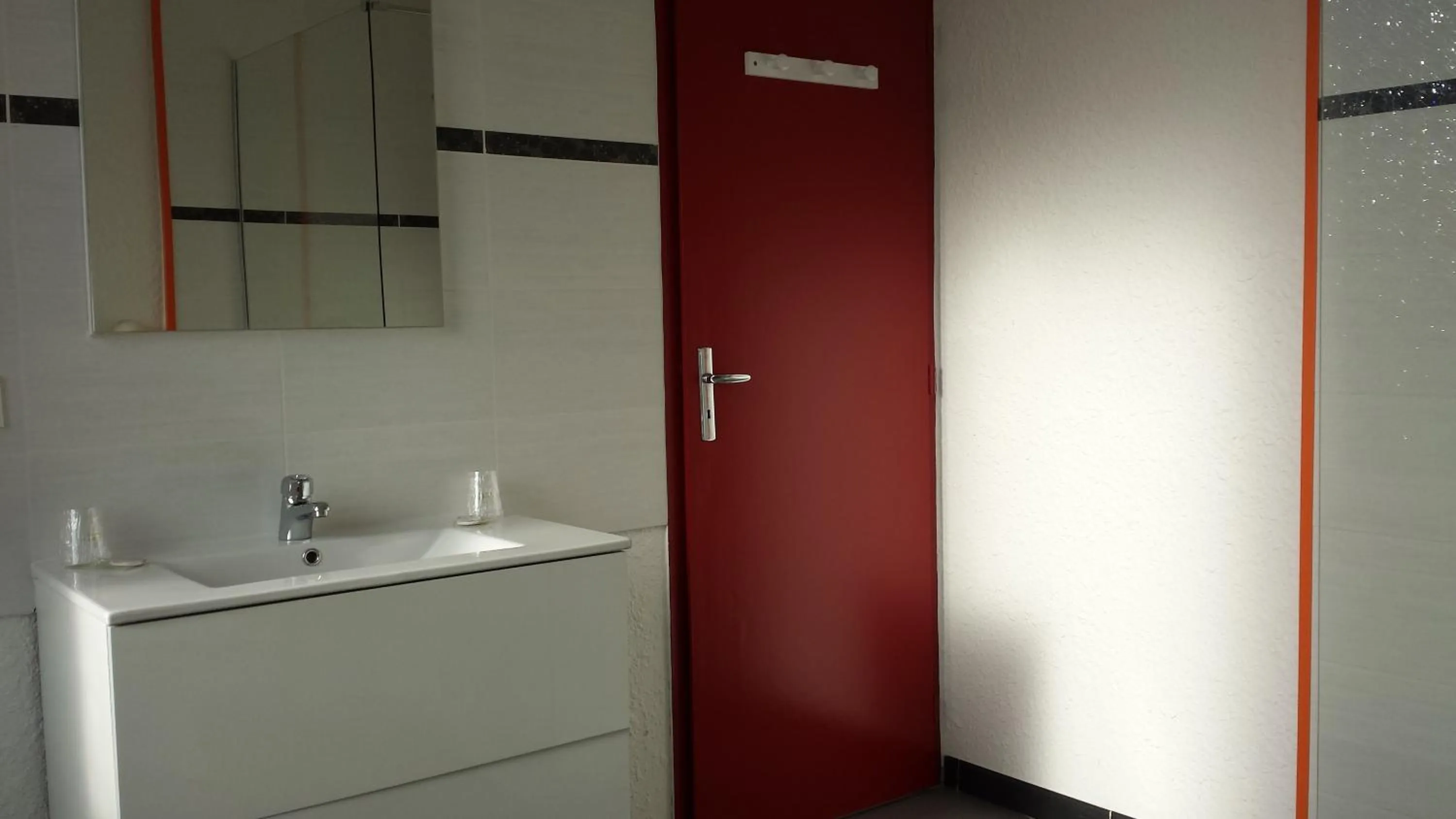 Bathroom in Cit'Hotel du Tigre