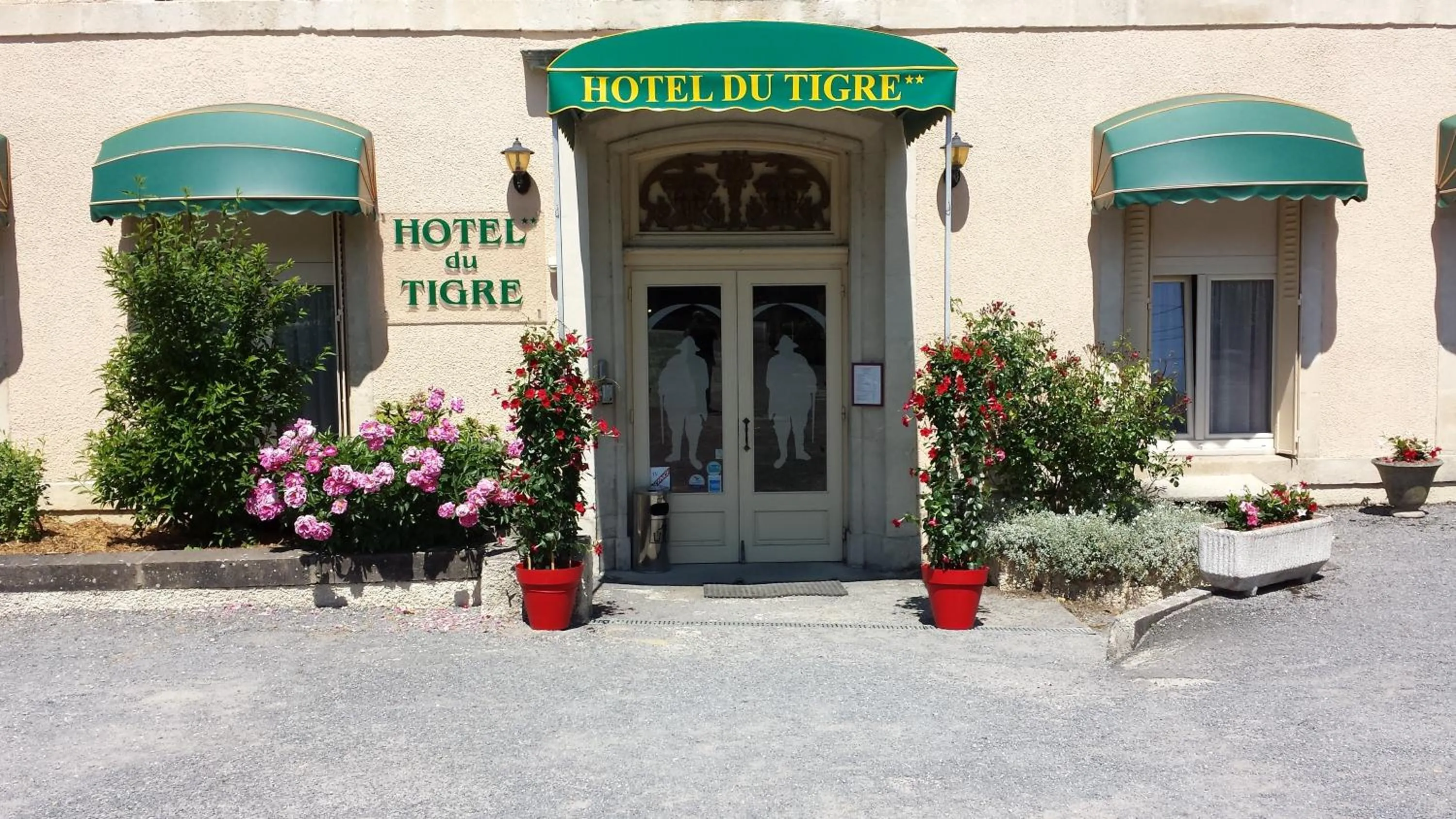 Property building in Cit'Hotel du Tigre