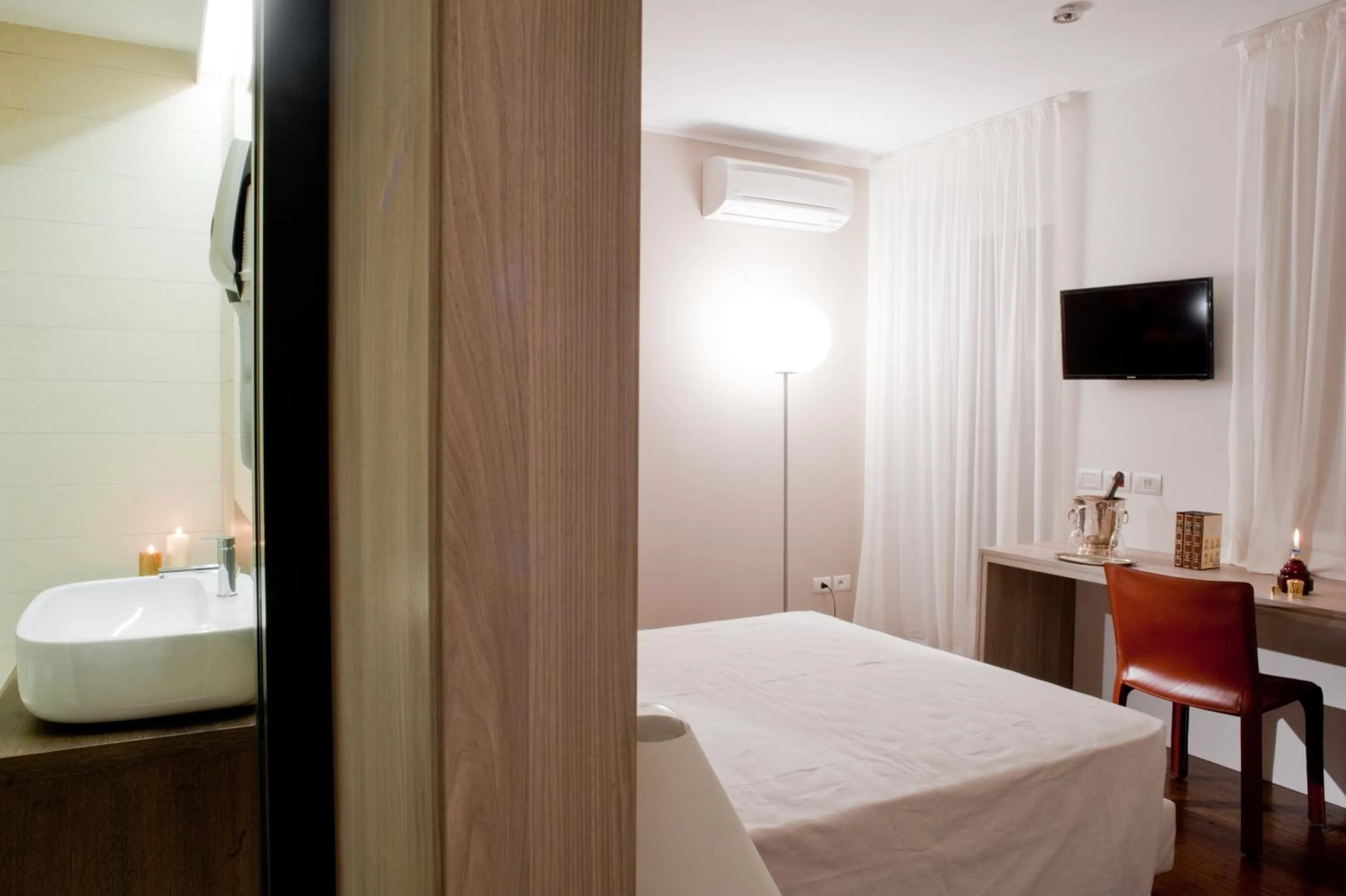 Bathroom, Bed in Quercia Belvedere Relais