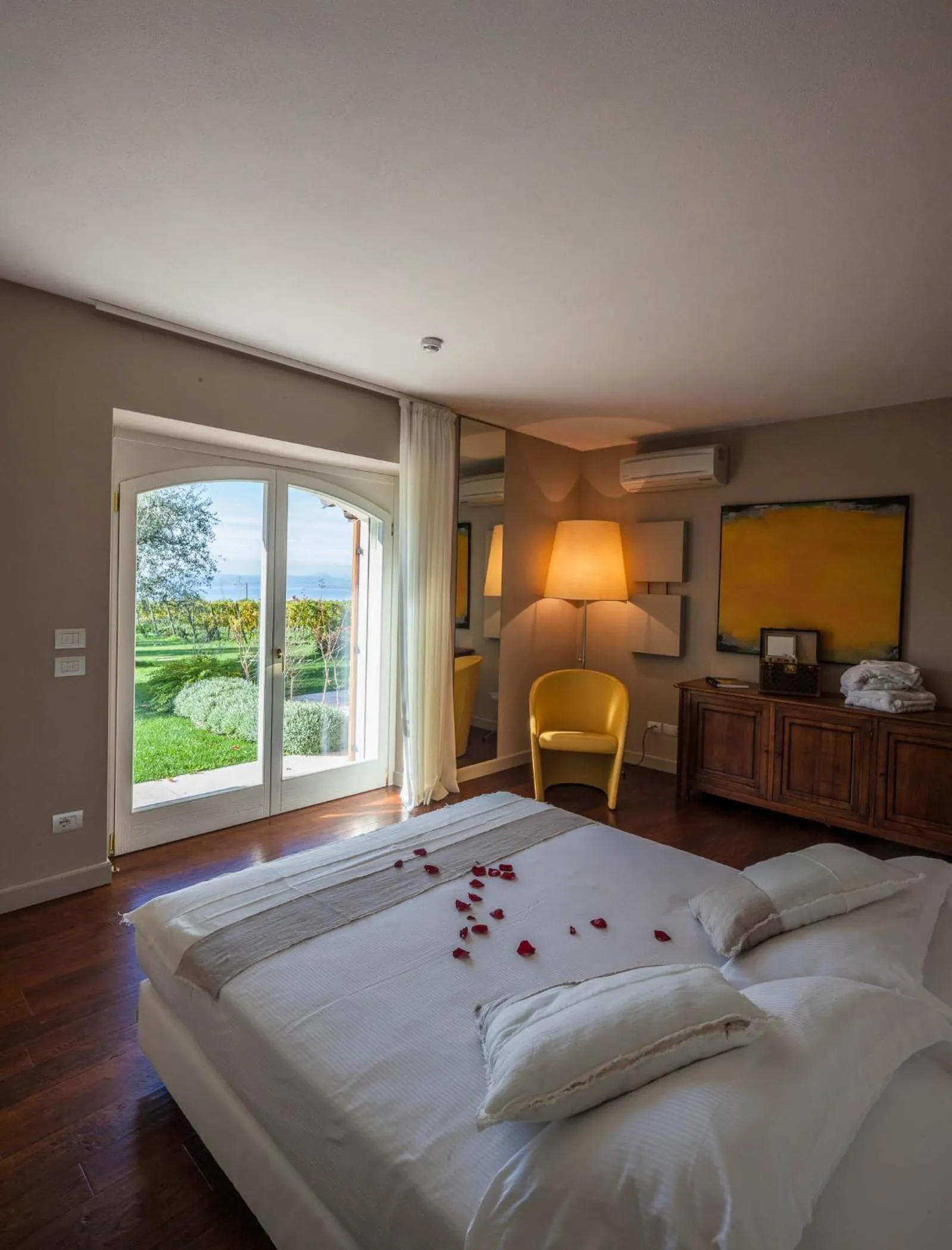 Bed in Quercia Belvedere Relais