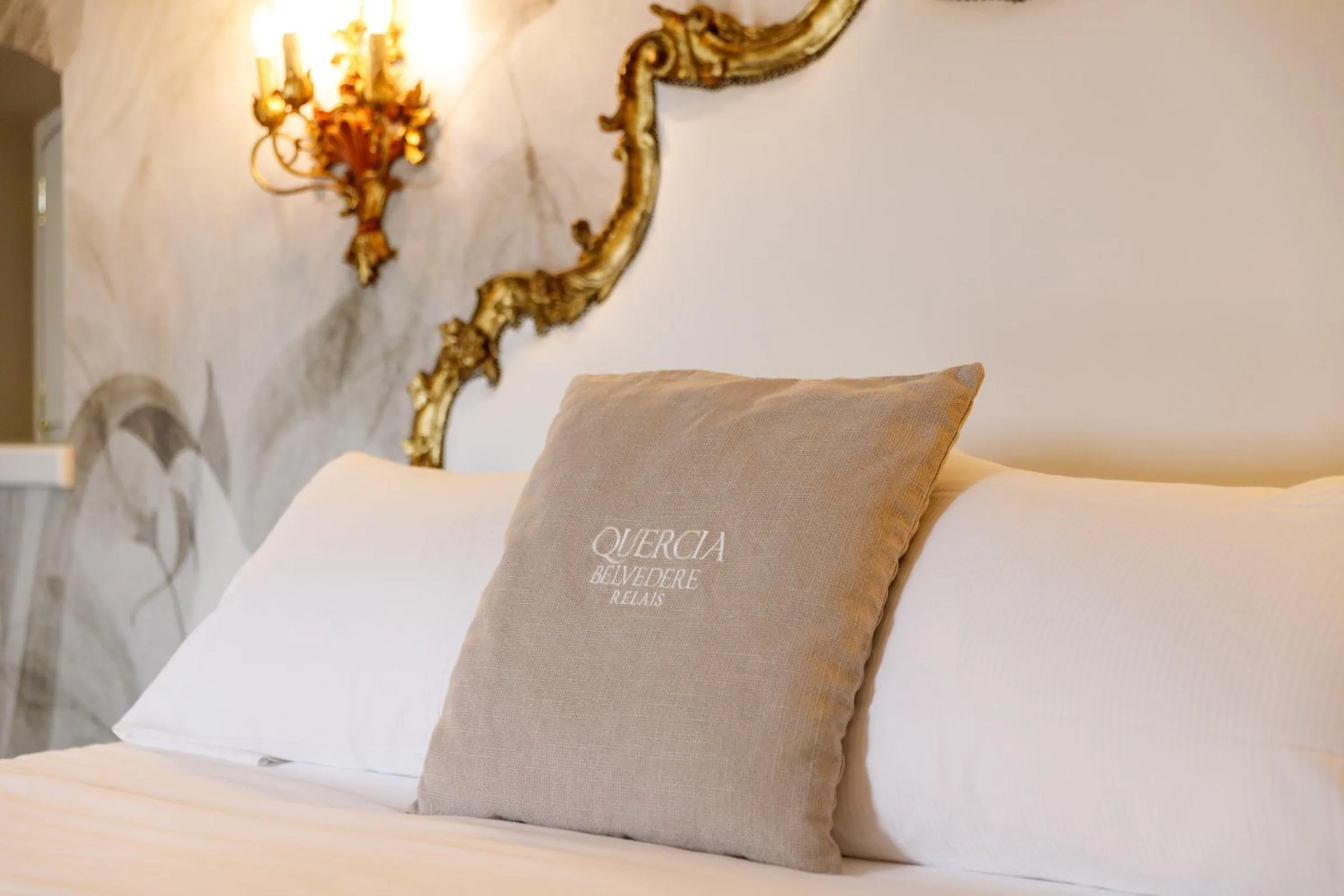 Decorative detail, Bed in Quercia Belvedere Relais