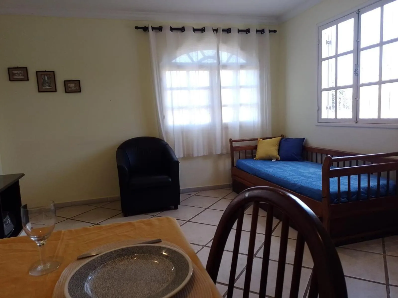 Dining area in DUNAS BEACH - (Praia de Dunas e Forte) - Arejado e luminoso com amplo espaço esterno e churrasqueira.
