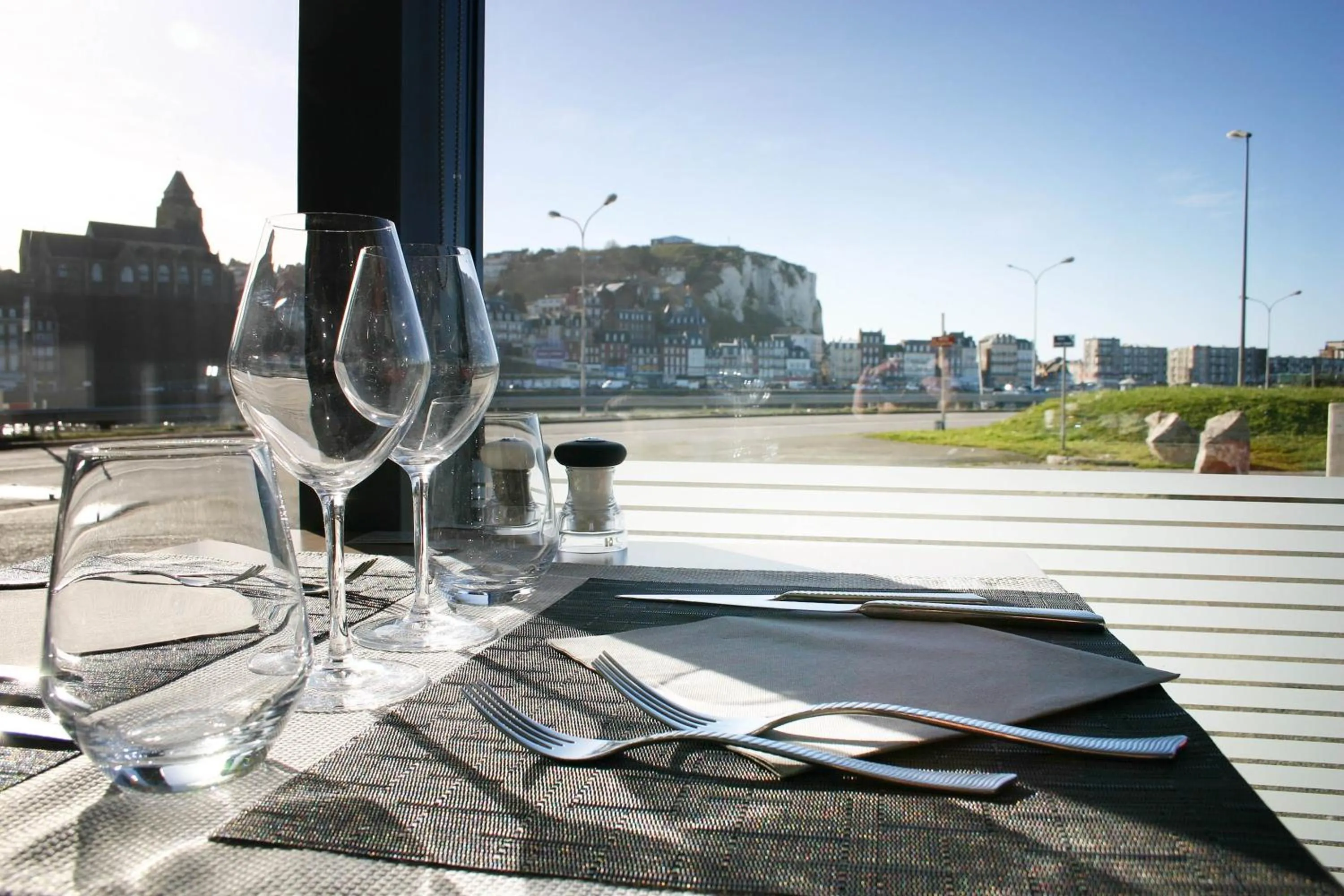 Restaurant/places to eat in The Originals Boutique, Hôtel La Villa Marine, Le Tréport