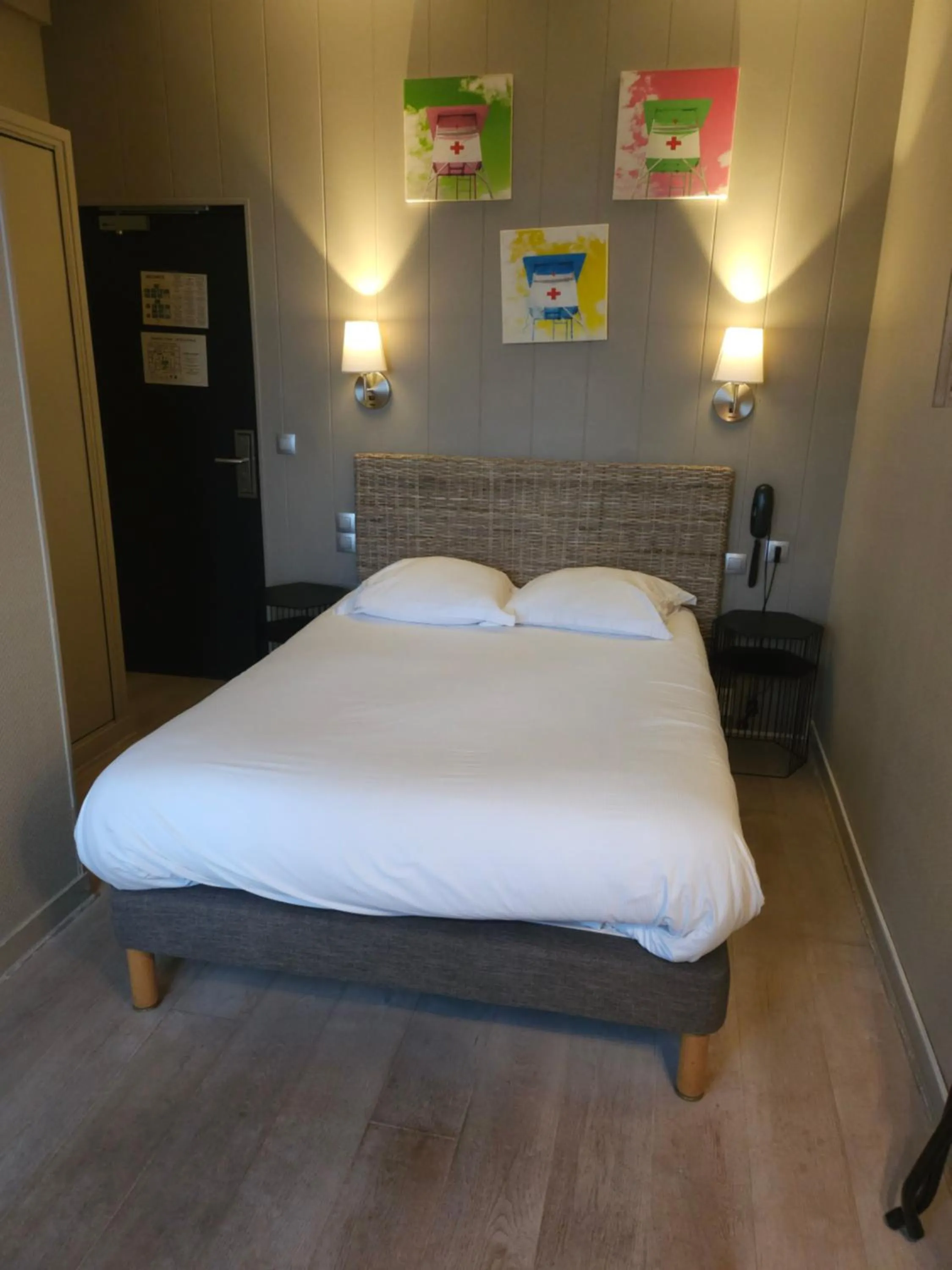 Bed in The Originals Boutique, Hôtel La Villa Marine, Le Tréport