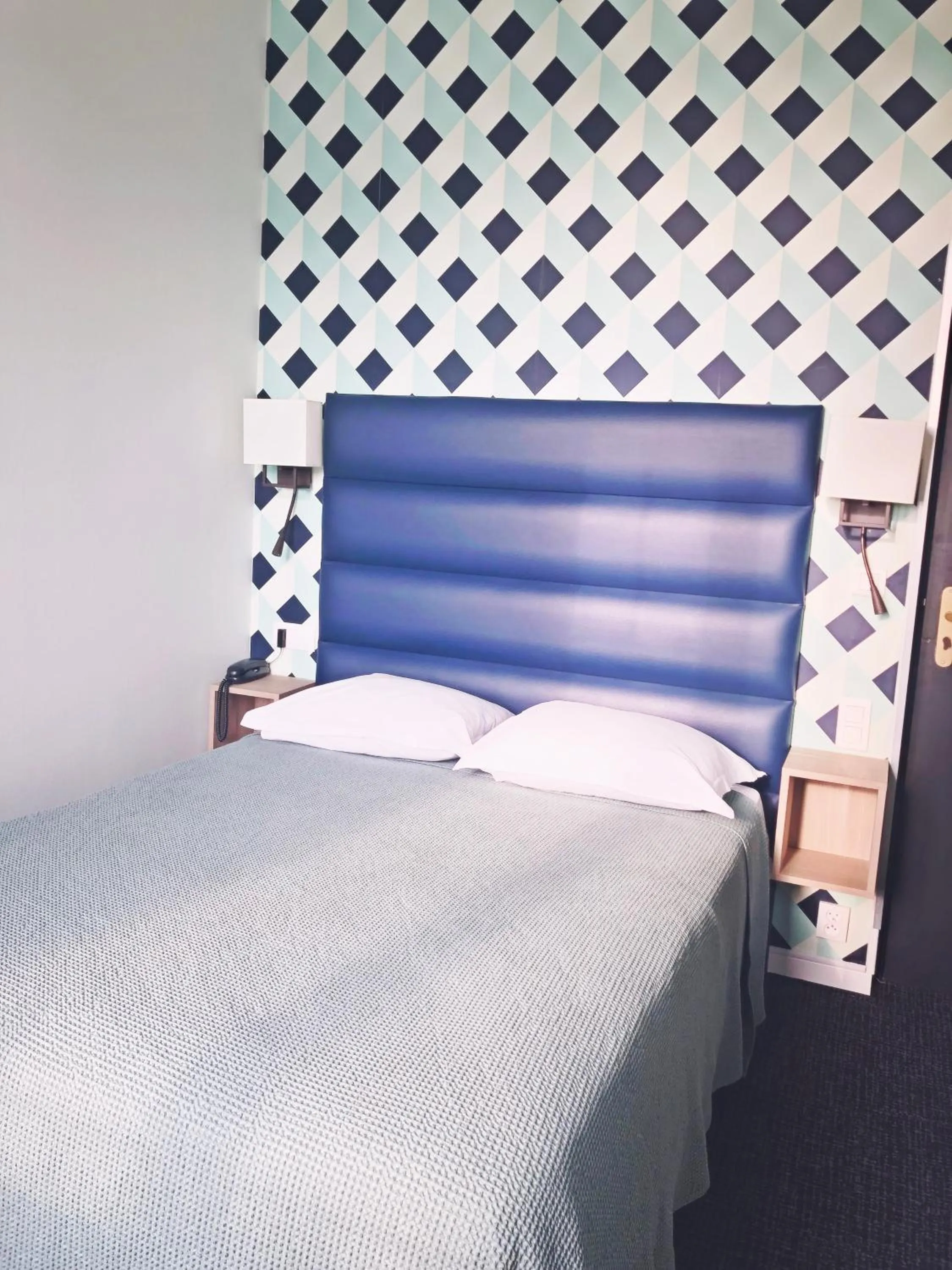 Bed in The Originals Boutique, Hôtel La Villa Marine, Le Tréport