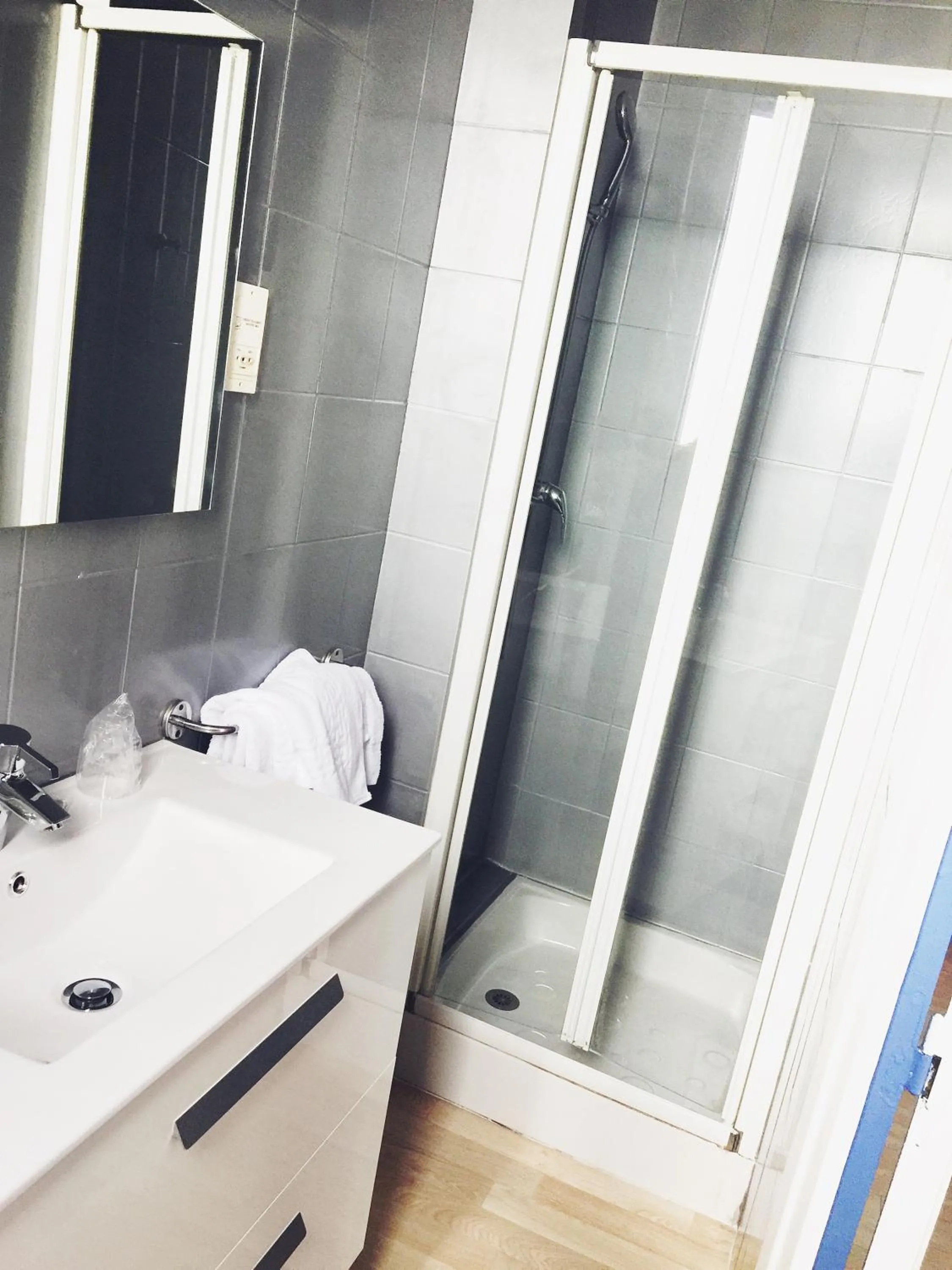 Shower in The Originals Boutique, Hôtel La Villa Marine, Le Tréport