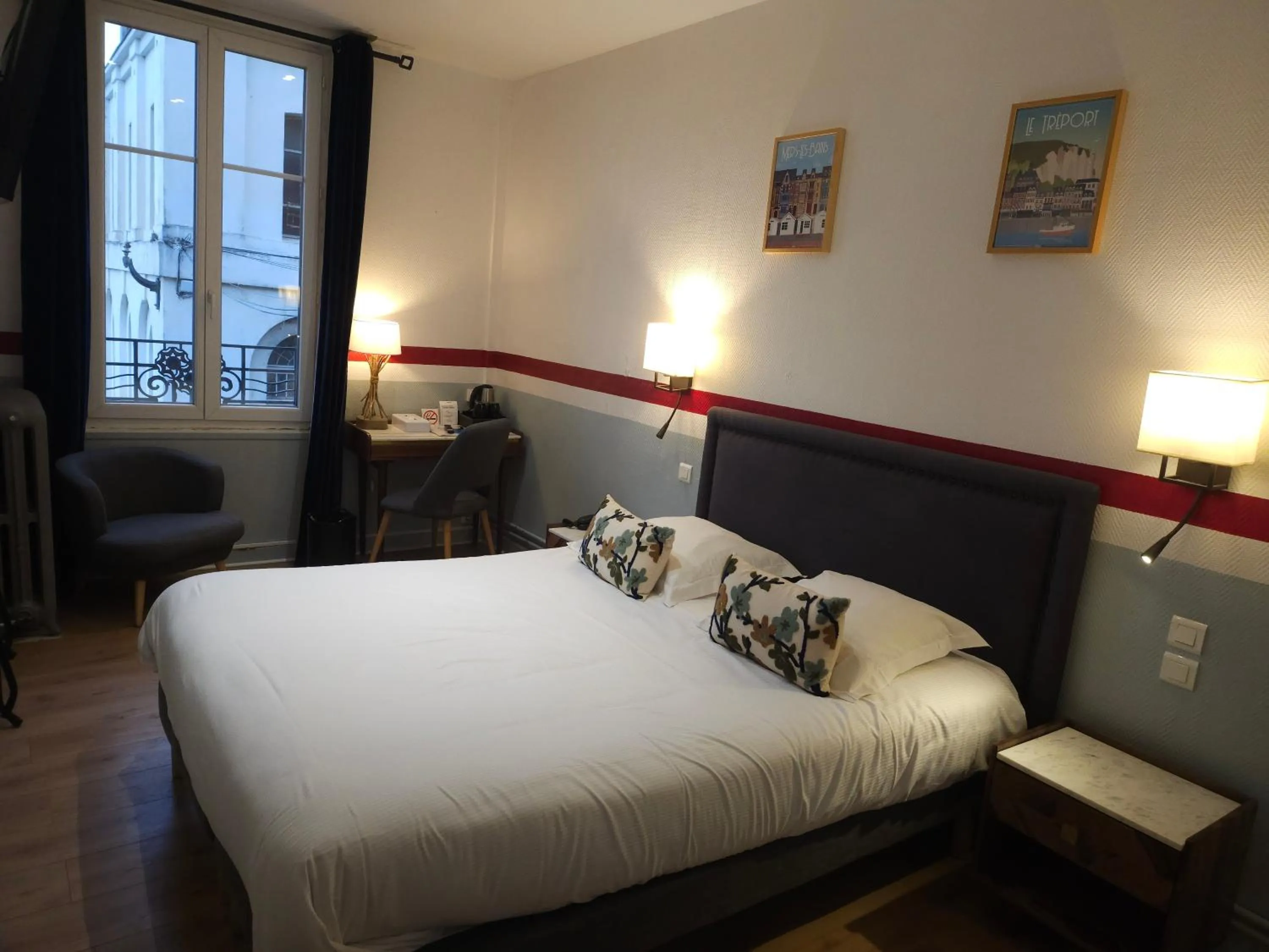 Bed in The Originals Boutique, Hôtel La Villa Marine, Le Tréport