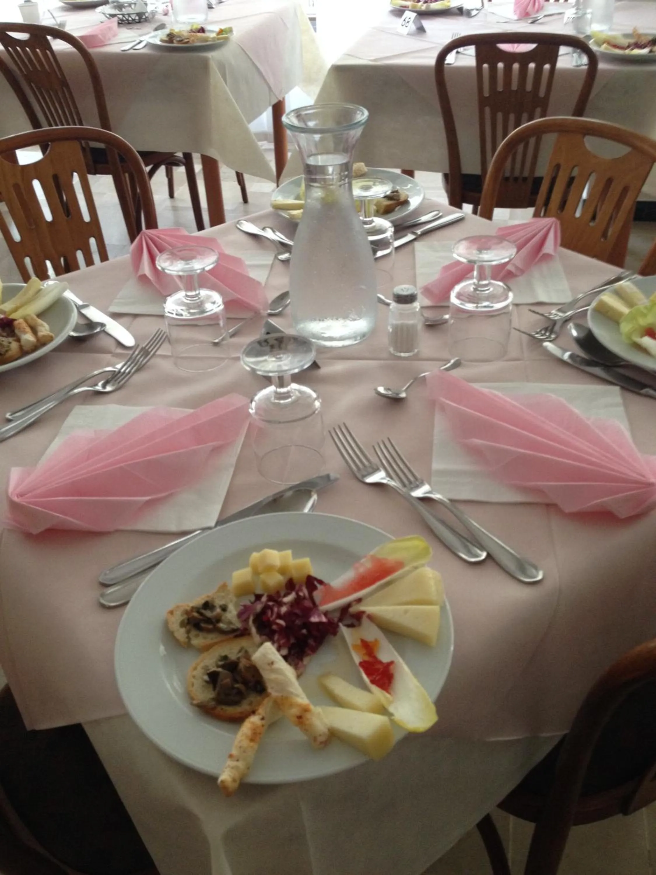 Restaurant/places to eat in Hotel Haiti