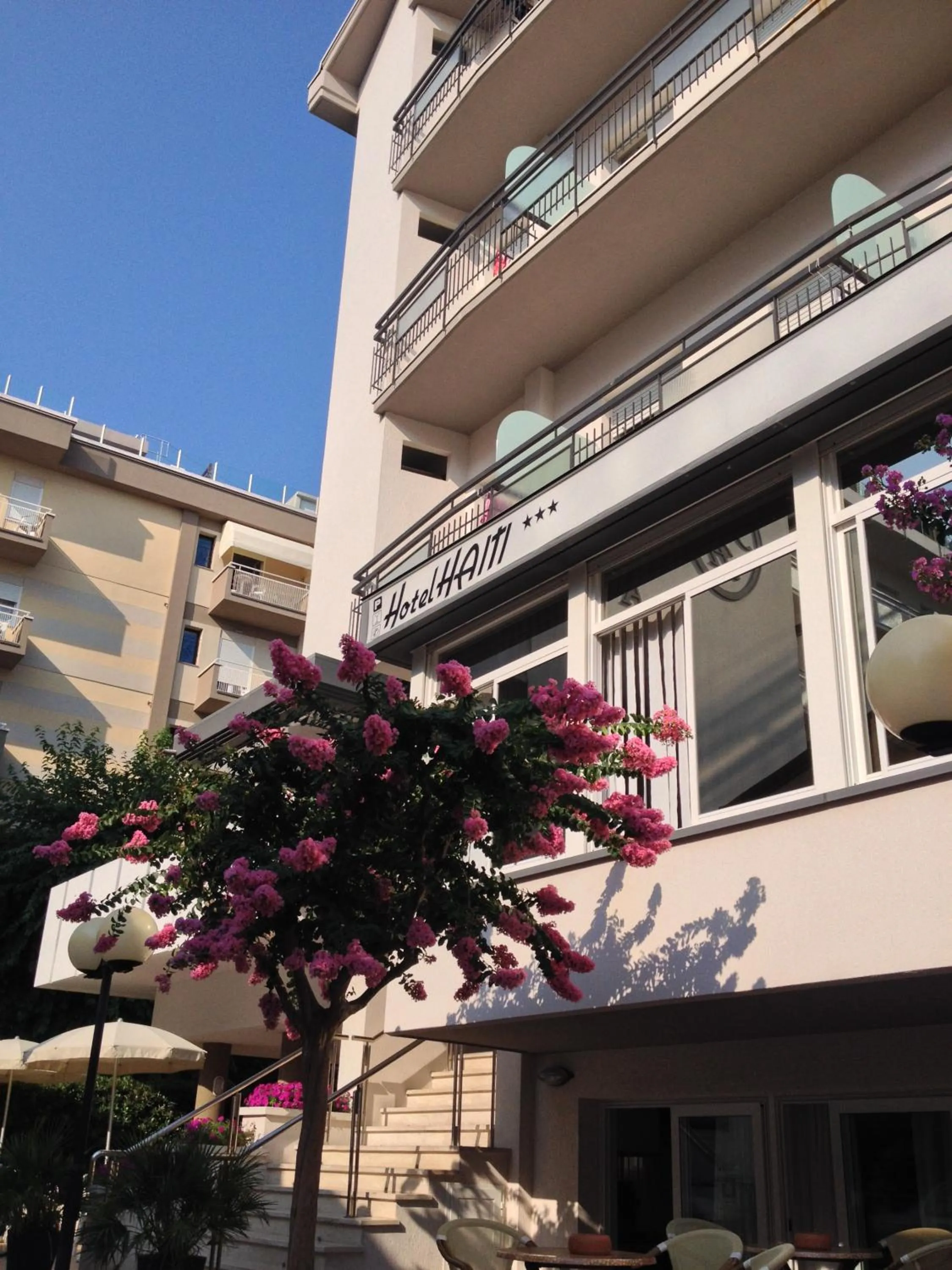 Facade/entrance in Hotel Haiti