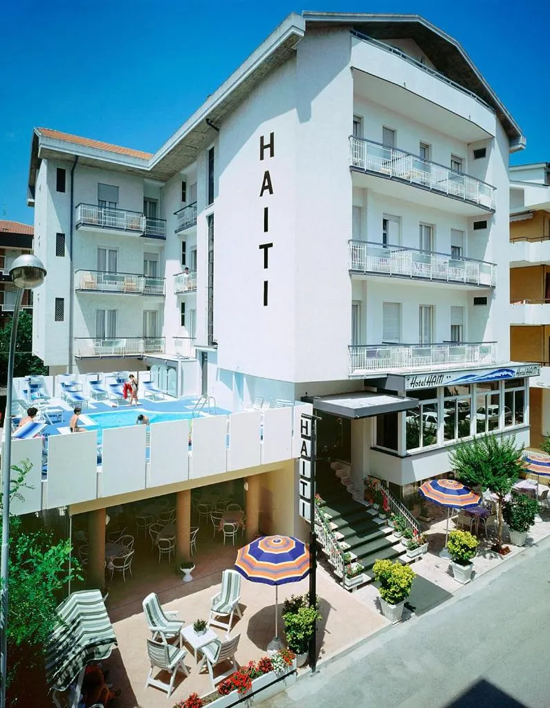 Facade/entrance in Hotel Haiti