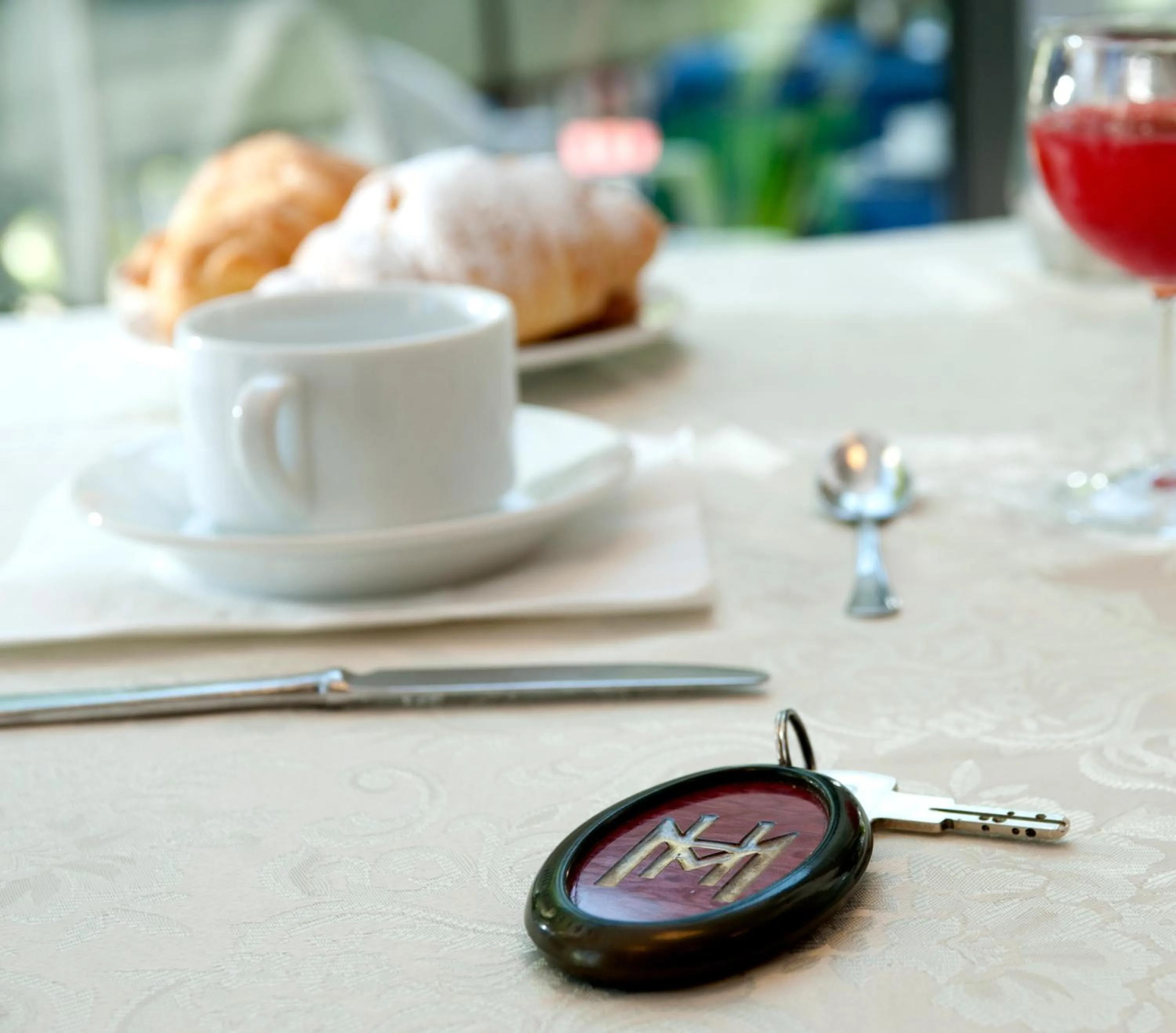 Restaurant/places to eat in Hotel Madison