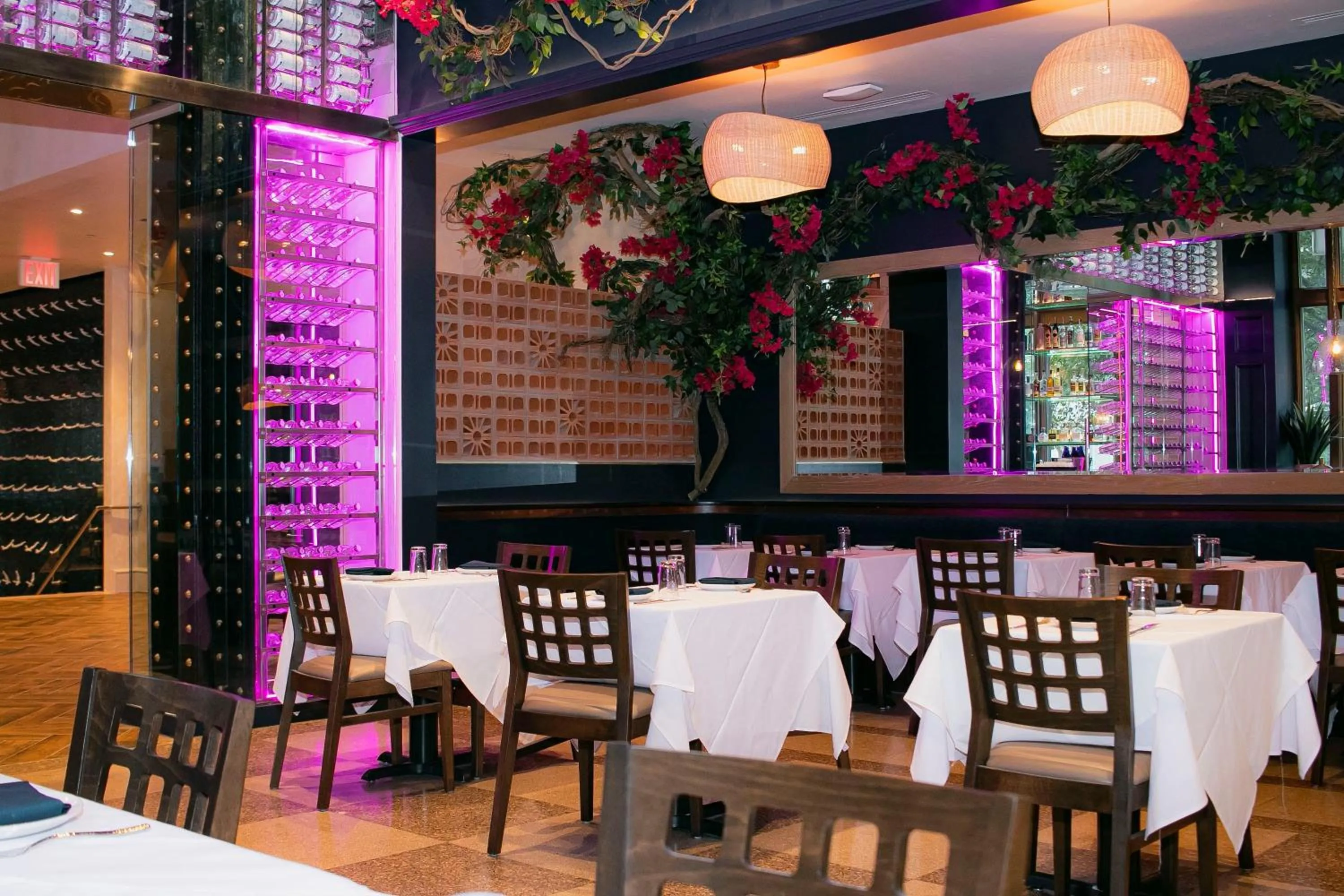 Restaurant/places to eat in The Empire Hotel New York