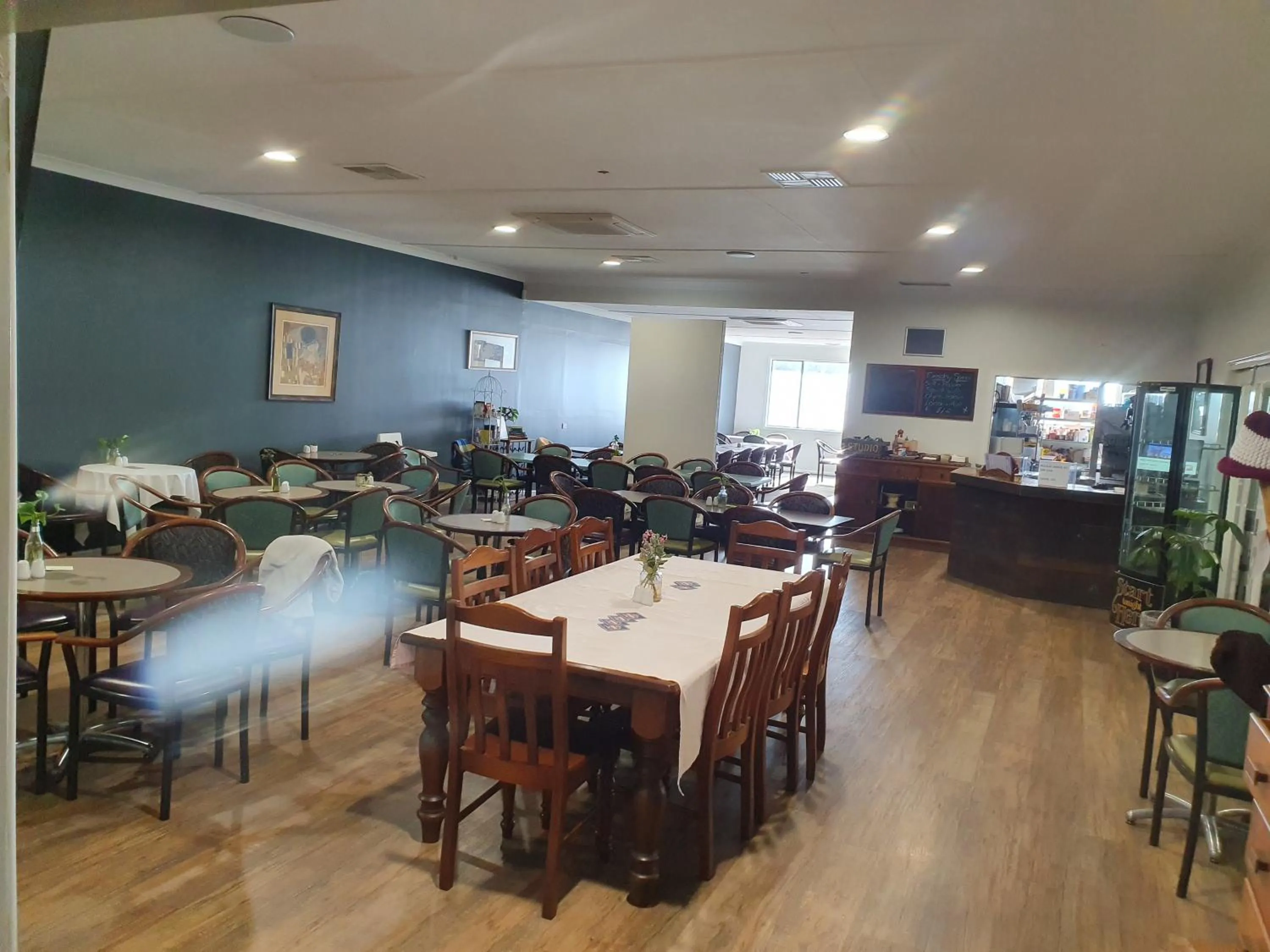 Restaurant/places to eat in Terminus Hotel