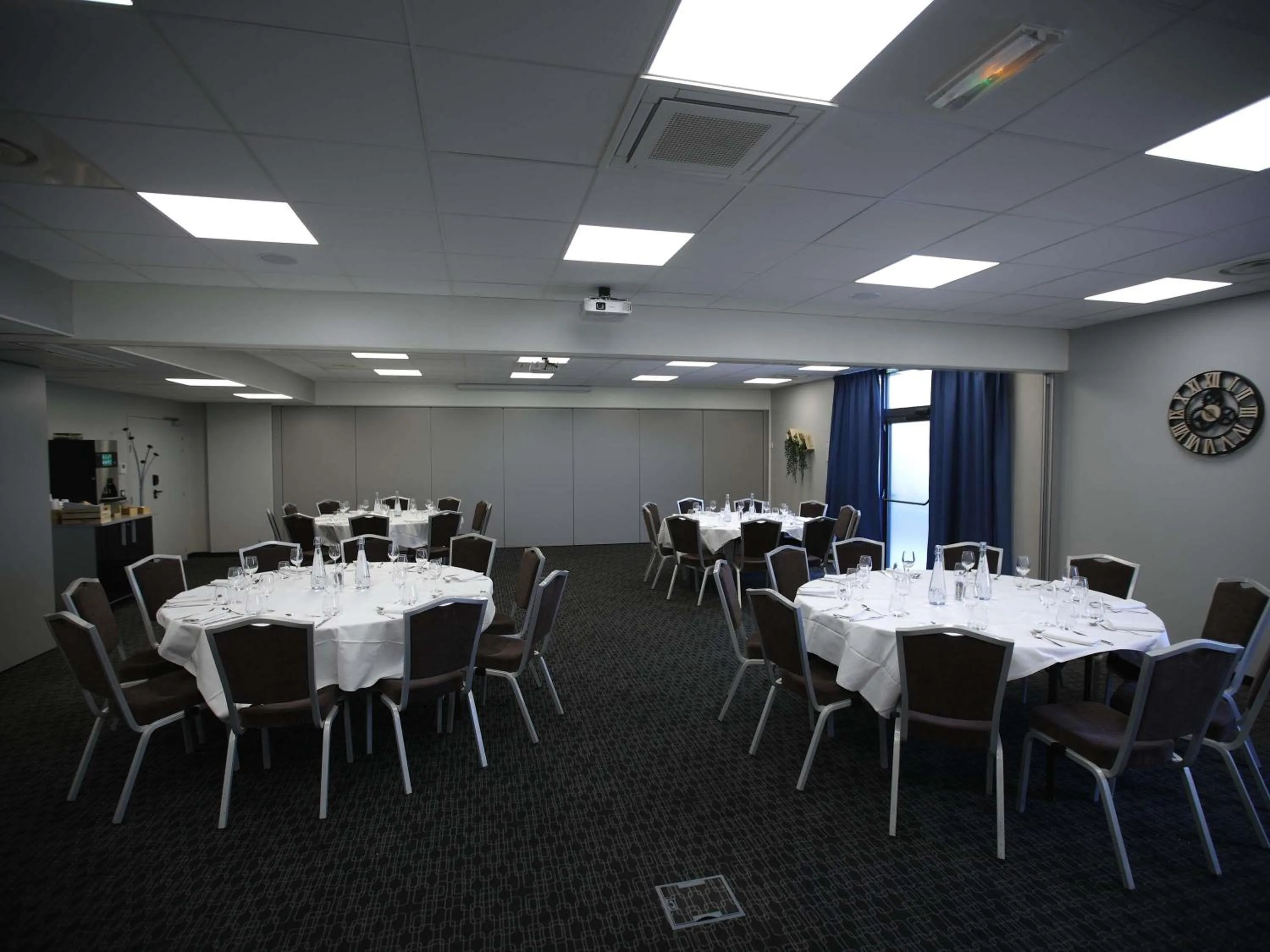 Meeting/conference room in ibis Styles Evry Lisses