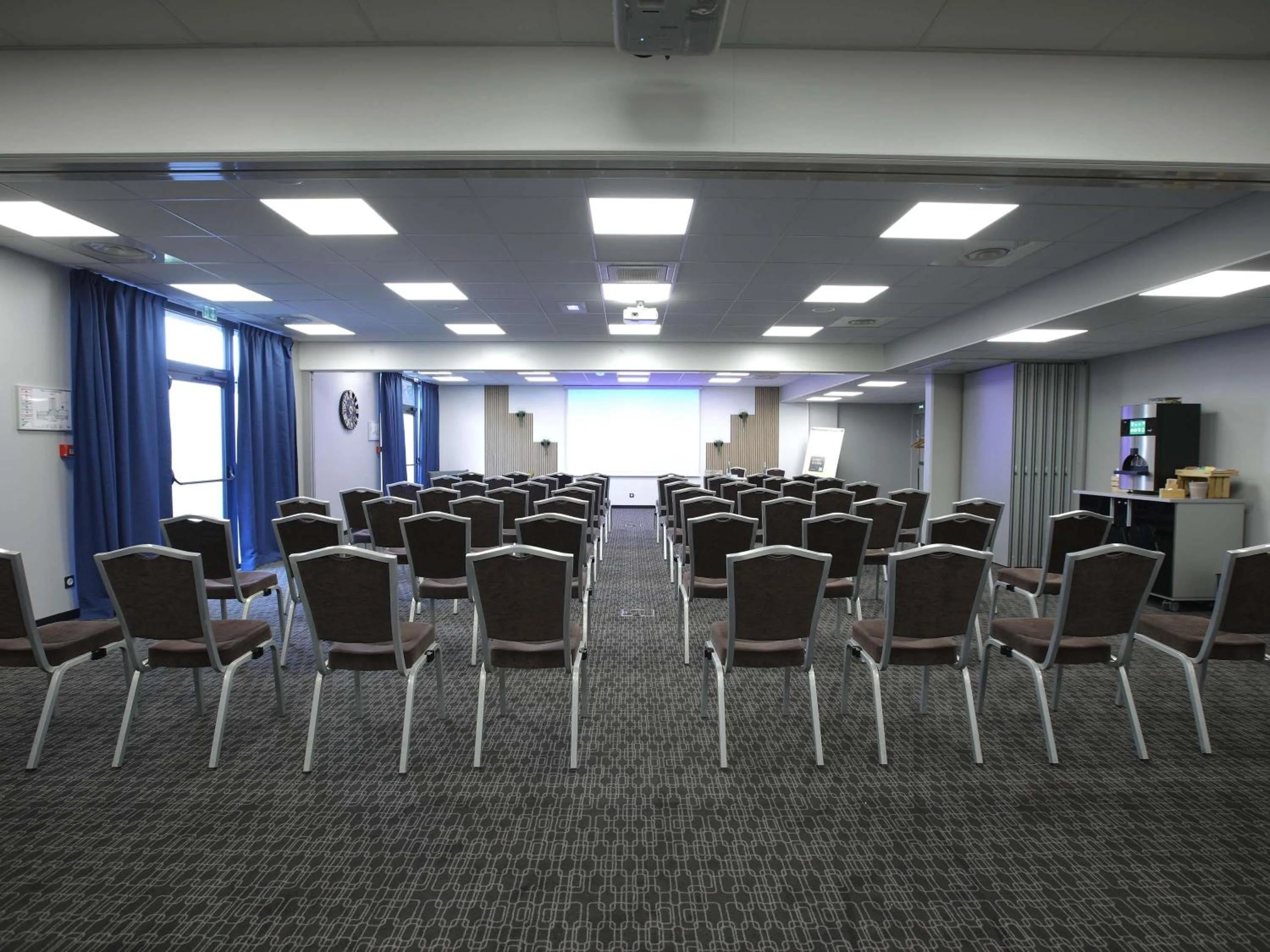 Meeting/conference room in ibis Styles Evry Lisses