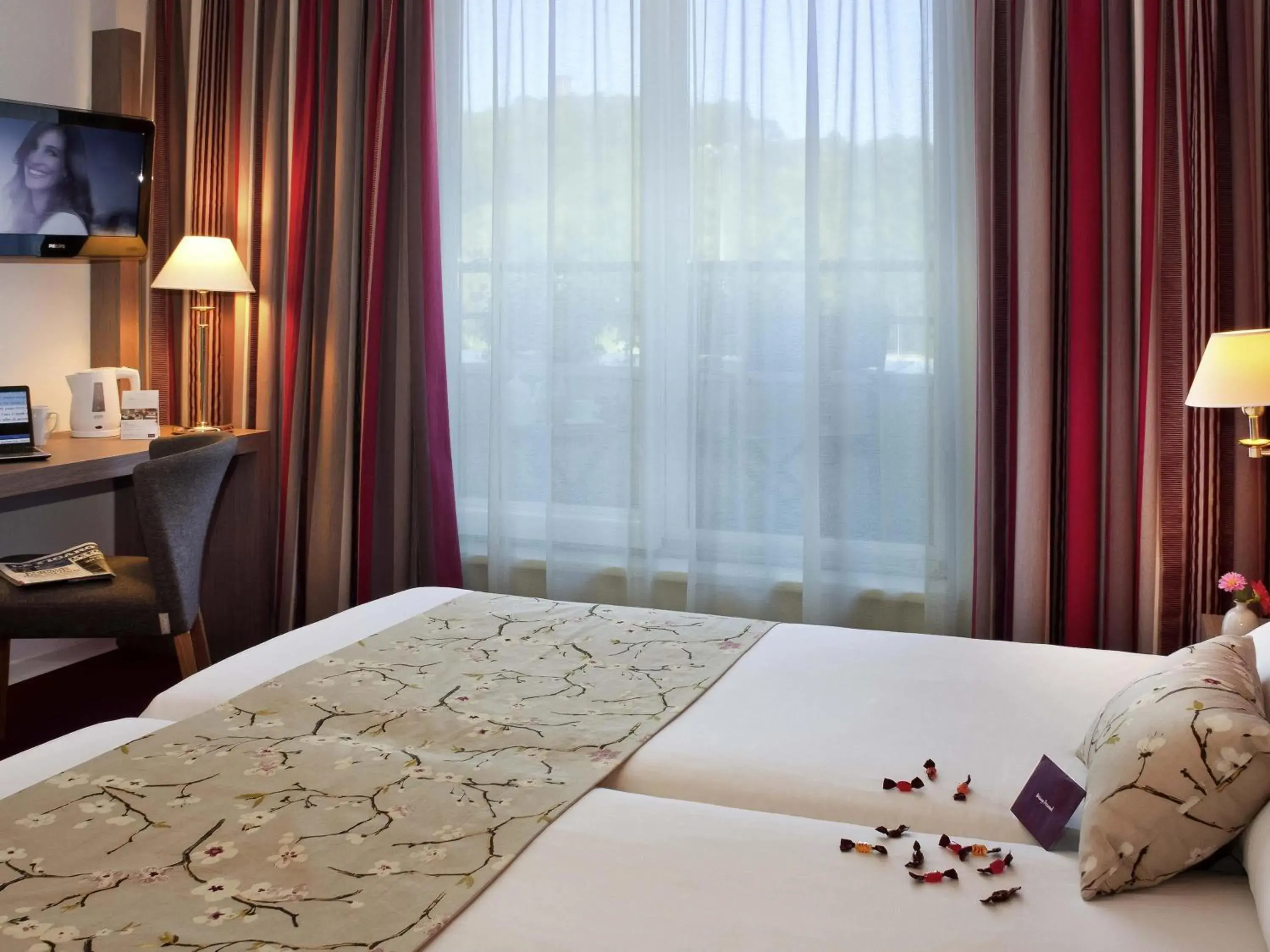 Bedroom, Bed in Mercure Hotel Forbach Centre de Loisirs Bedroom, Bed in Mercure Hotel Forbach Centre de Loisirs