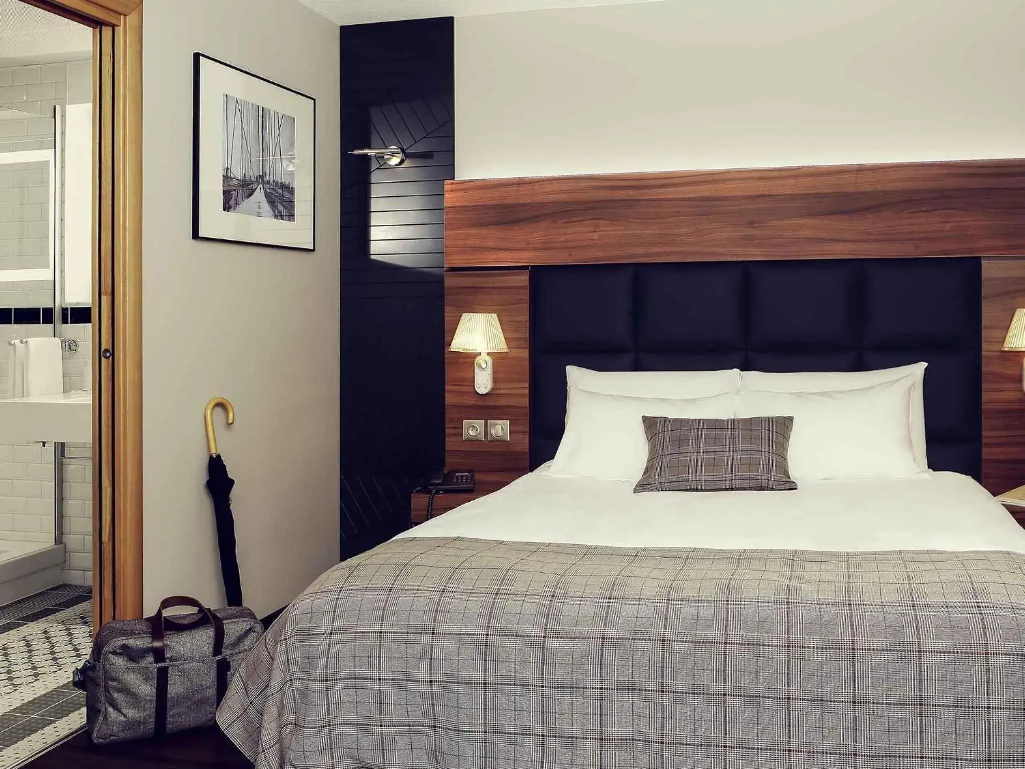 Bedroom, Bed in Mercure Hotel Forbach Centre de Loisirs Bedroom, Bed in Mercure Hotel Forbach Centre de Loisirs