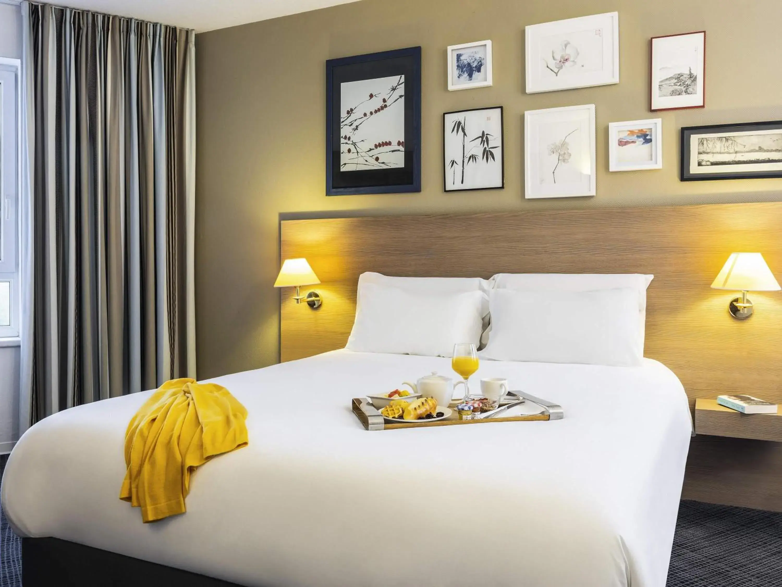 Bedroom, Bed in Mercure Hotel Forbach Centre de Loisirs Bedroom, Bed in Mercure Hotel Forbach Centre de Loisirs