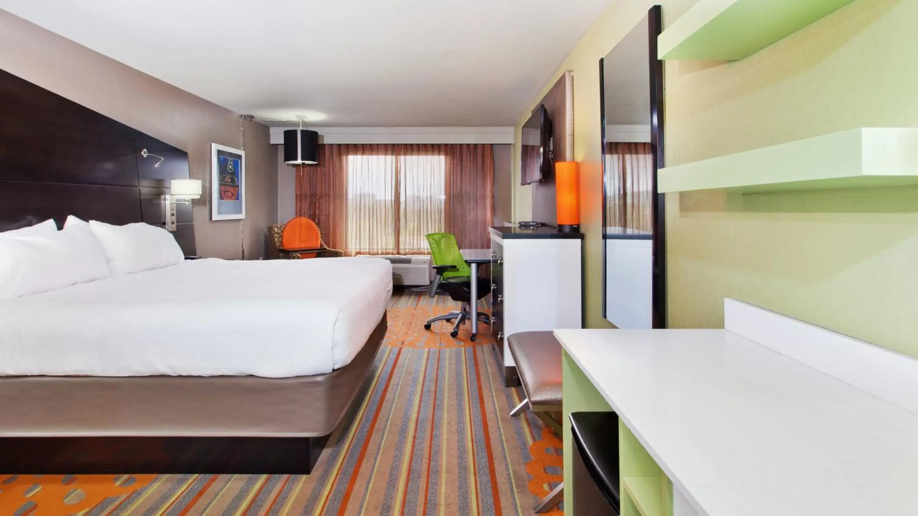 Photo of the whole room, Bed in Holiday Inn Express Atlanta Galleria-Ballpark Area by IHG Photo of the whole room, Bed in Holiday Inn Express Atlanta Galleria-Ballpark Area by IHG