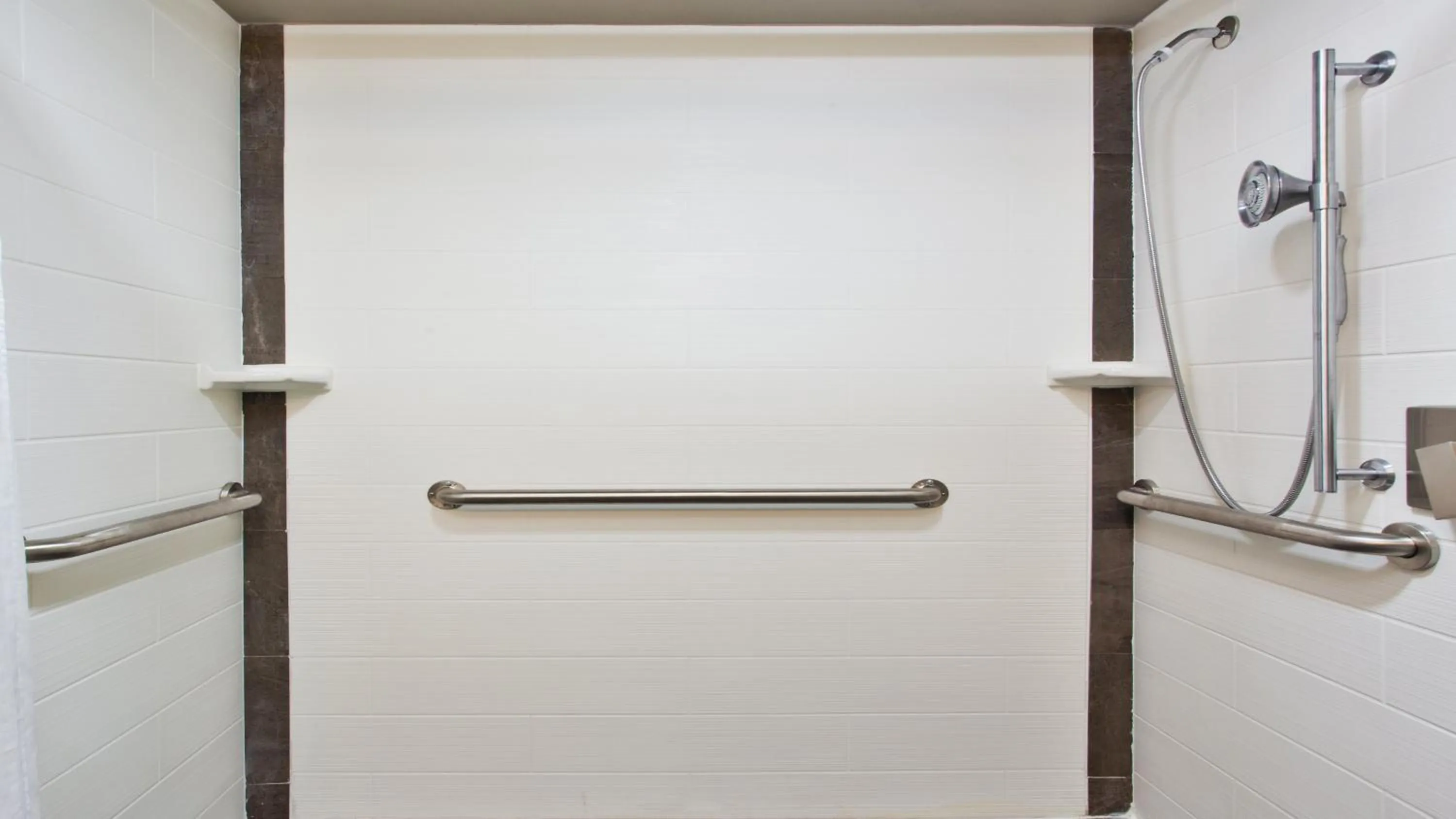 Photo of the whole room in Holiday Inn Express Atlanta Galleria-Ballpark Area by IHG