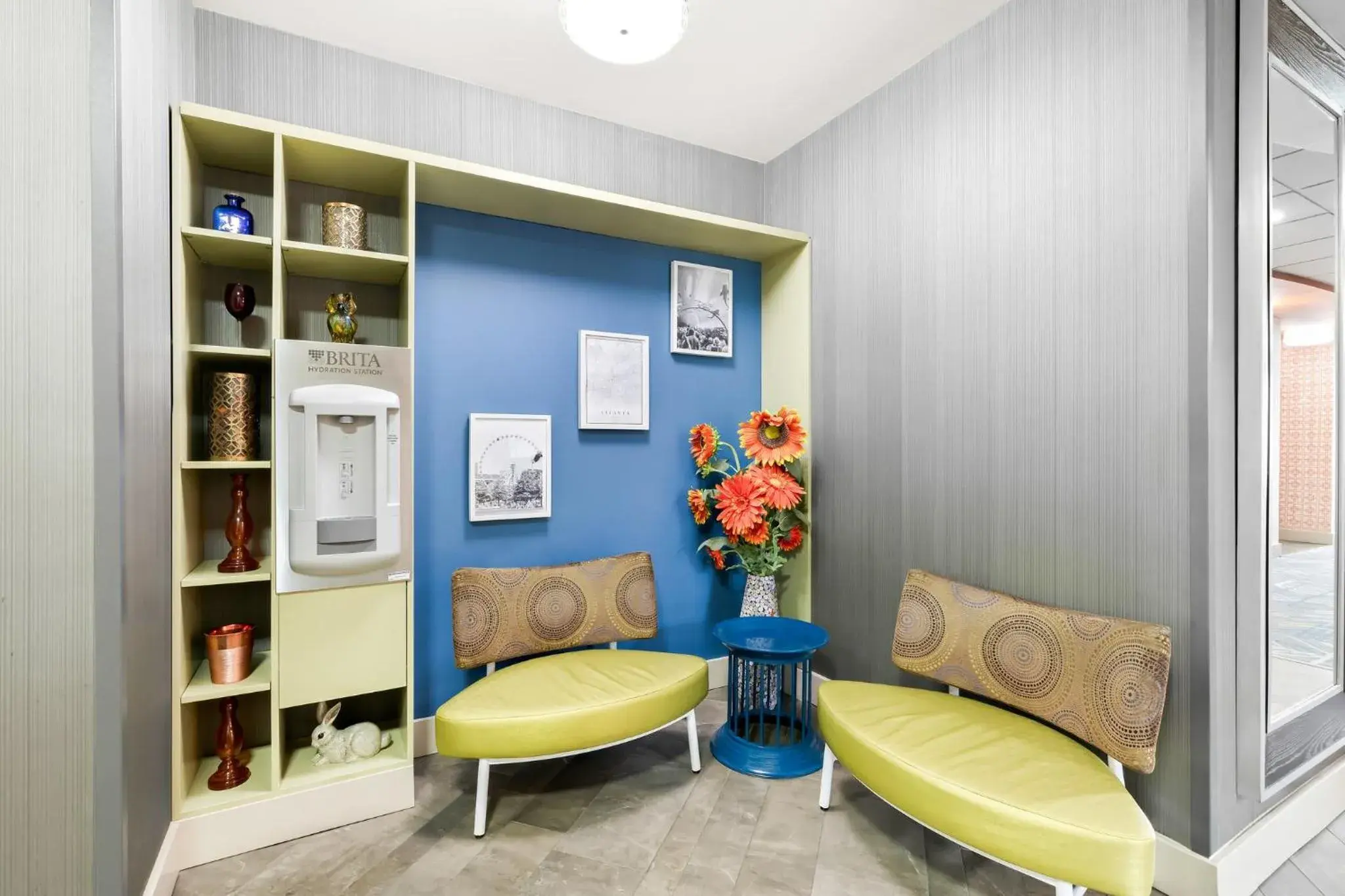 Property building in Holiday Inn Express Atlanta Galleria-Ballpark Area by IHG Property building in Holiday Inn Express Atlanta Galleria-Ballpark Area by IHG