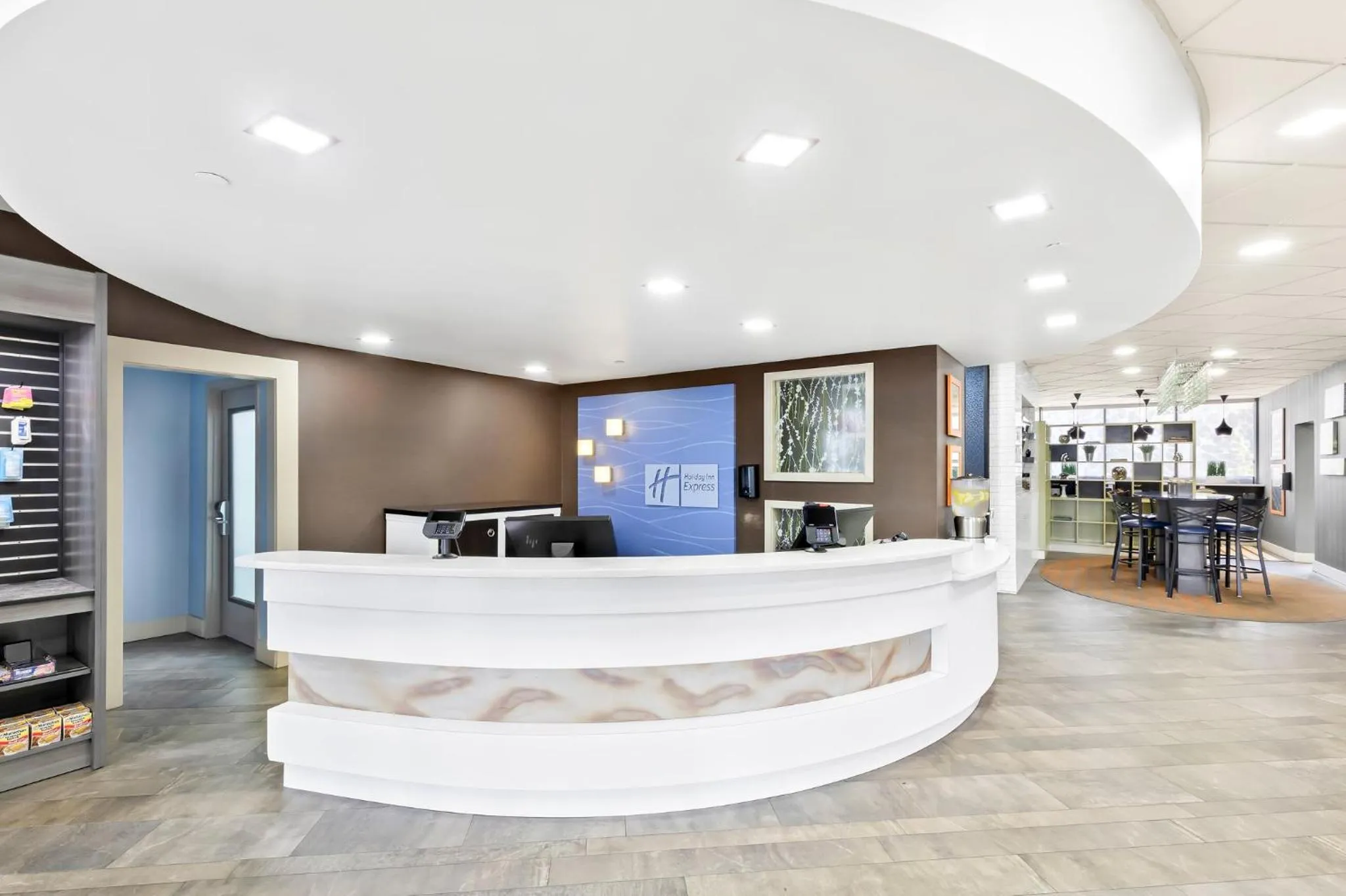 Property building in Holiday Inn Express Atlanta Galleria-Ballpark Area by IHG