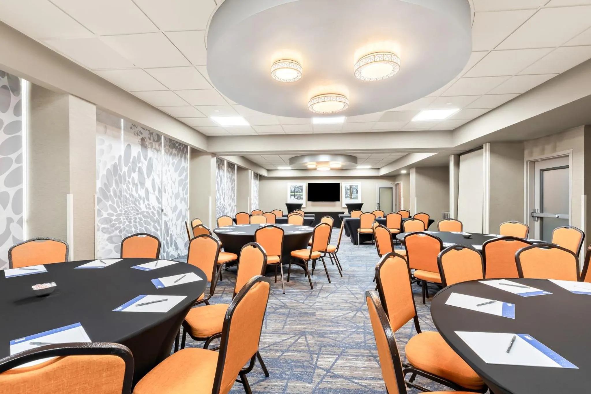 Meeting/conference room in Holiday Inn Express Atlanta Galleria-Ballpark Area by IHG