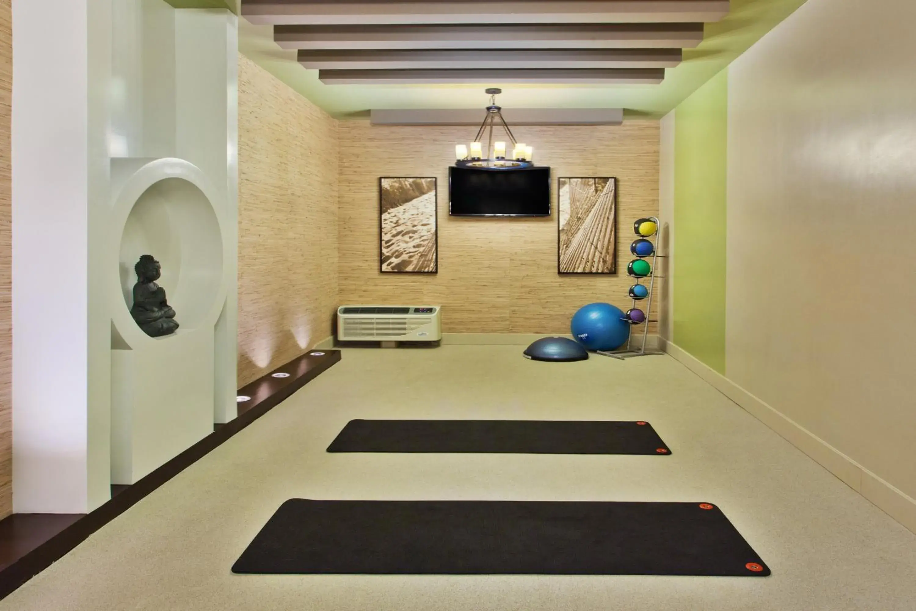 Fitness centre/facilities in Holiday Inn Express Atlanta Galleria-Ballpark Area by IHG Fitness centre/facilities in Holiday Inn Express Atlanta Galleria-Ballpark Area by IHG