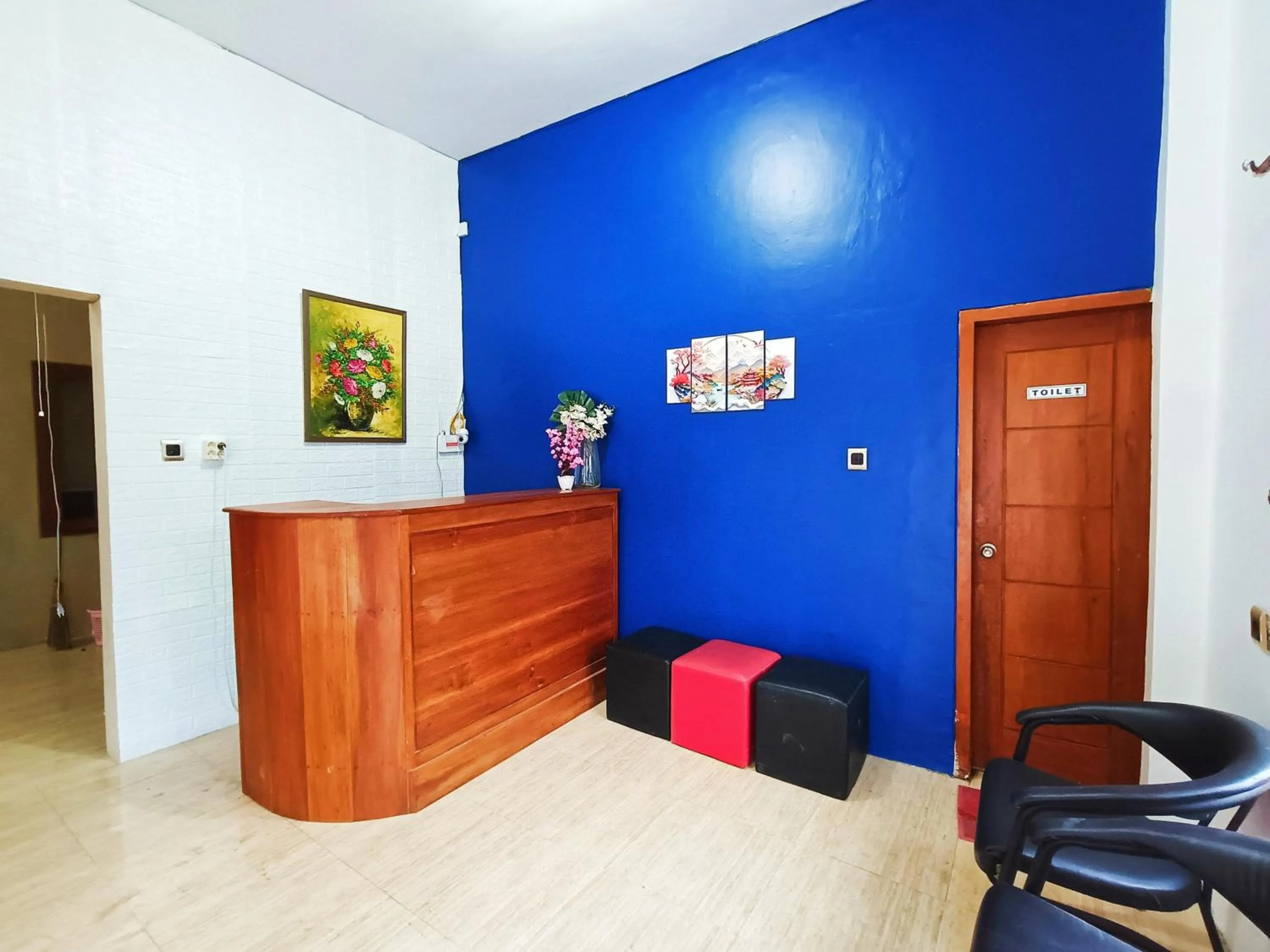 Lobby or reception in RedDoorz Syariah near Universitas 17 Agustus Banyuwangi